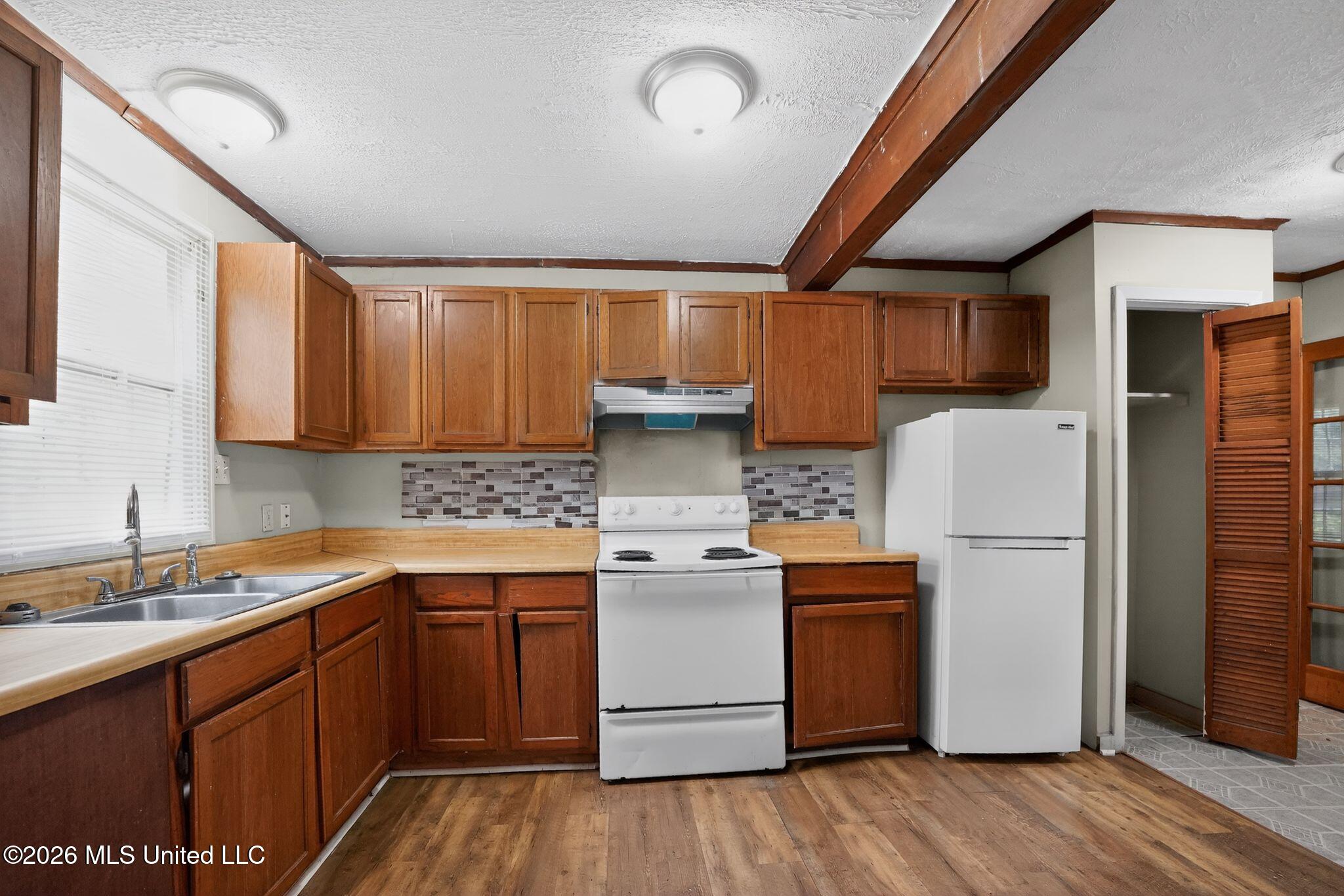 617 Woodbury Road Property Photo 10