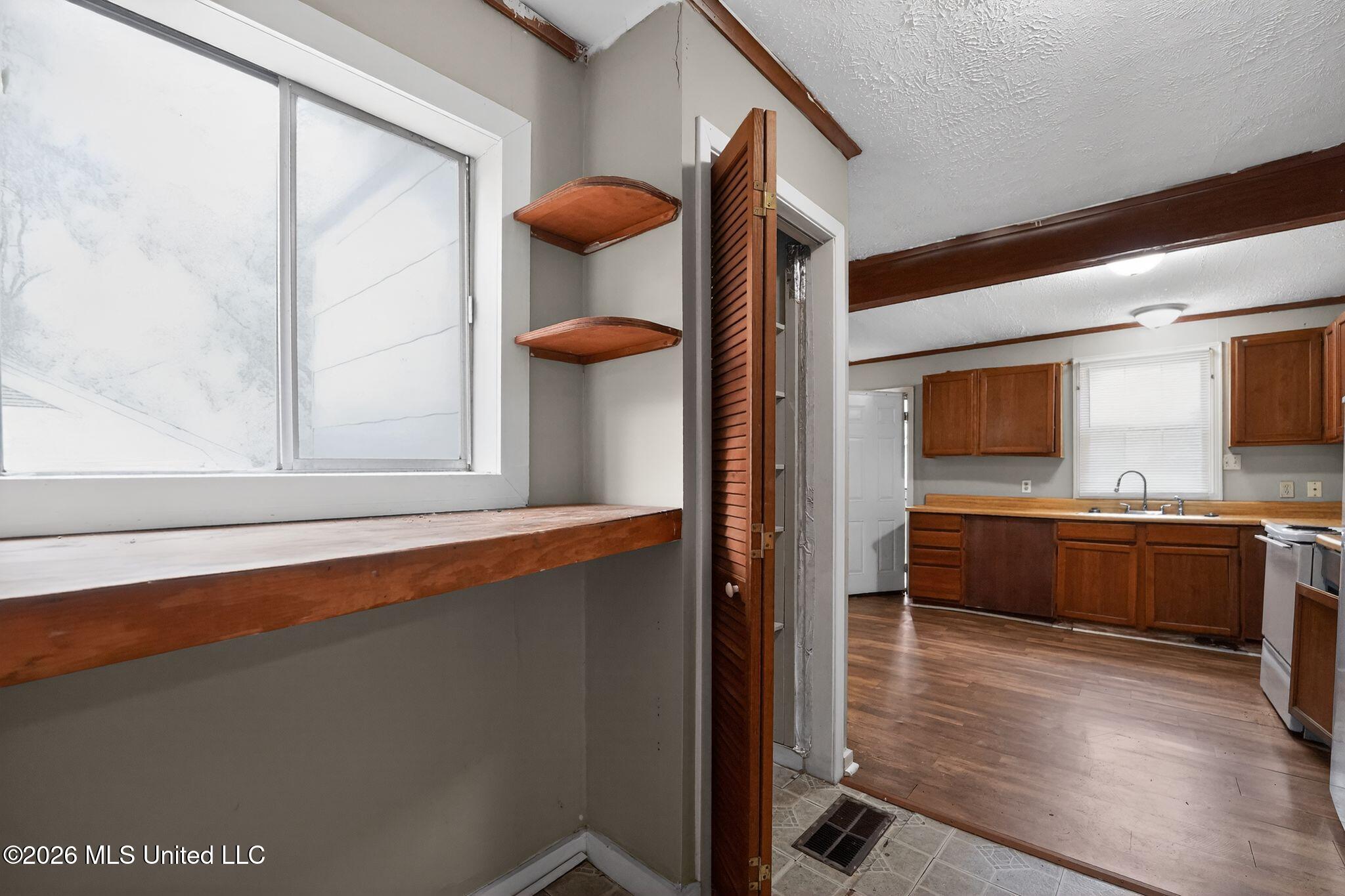 617 Woodbury Road Property Photo 14