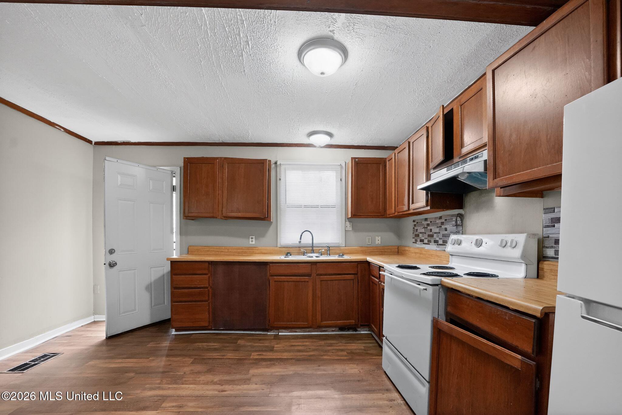 617 Woodbury Road Property Photo 15