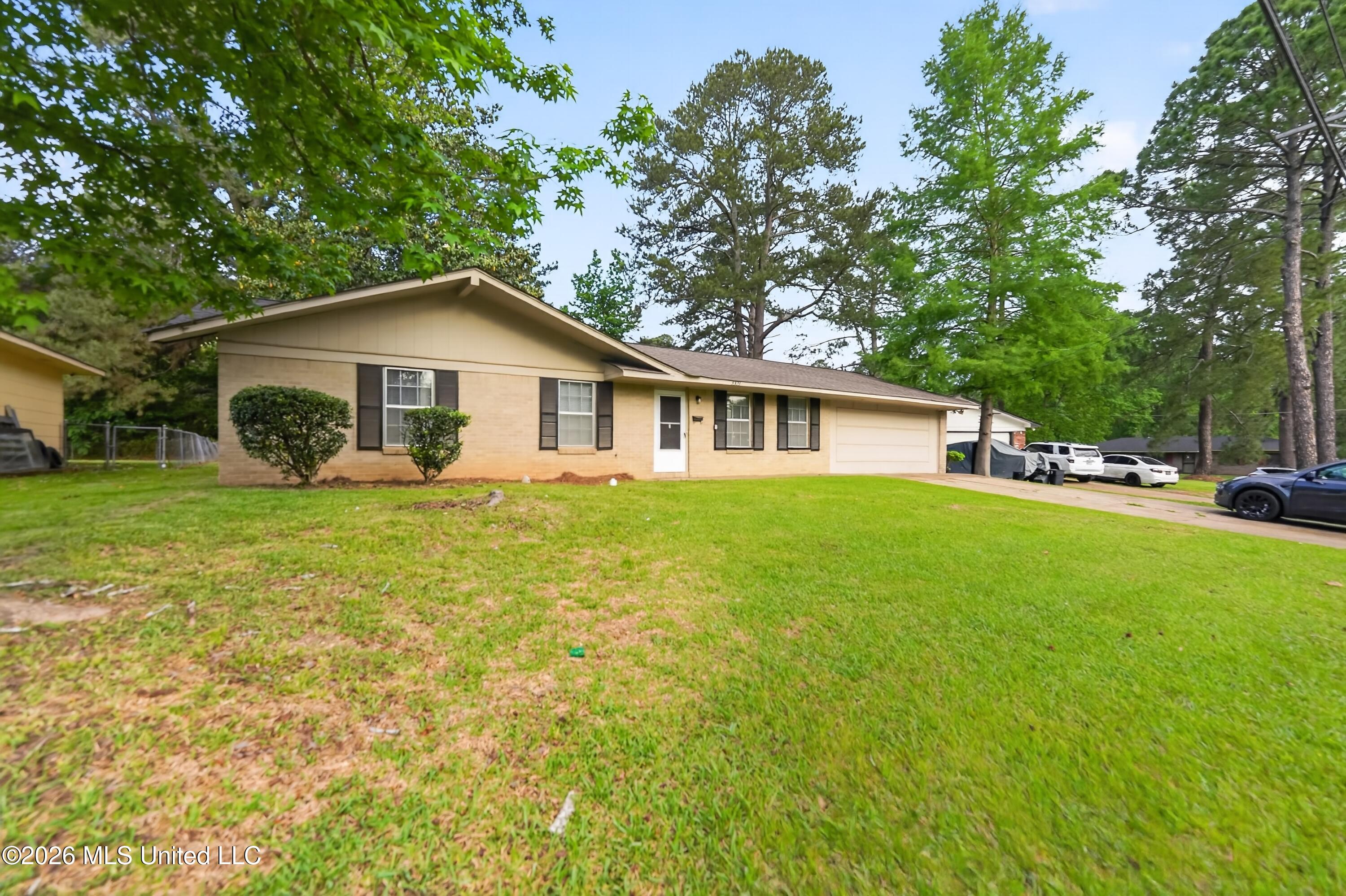 3009 Suncrest Drive Property Photo 2