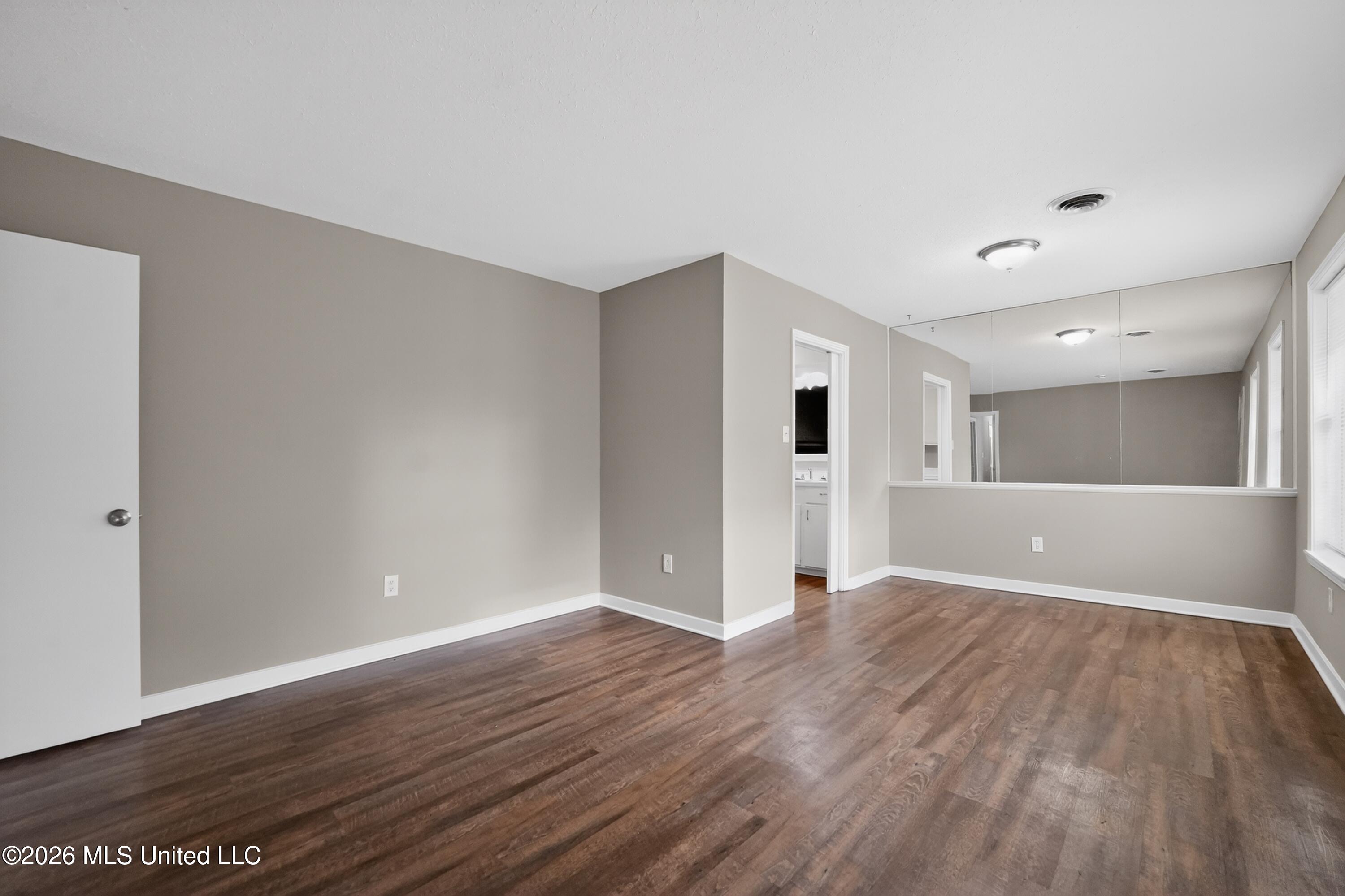 3009 Suncrest Drive Property Photo 7