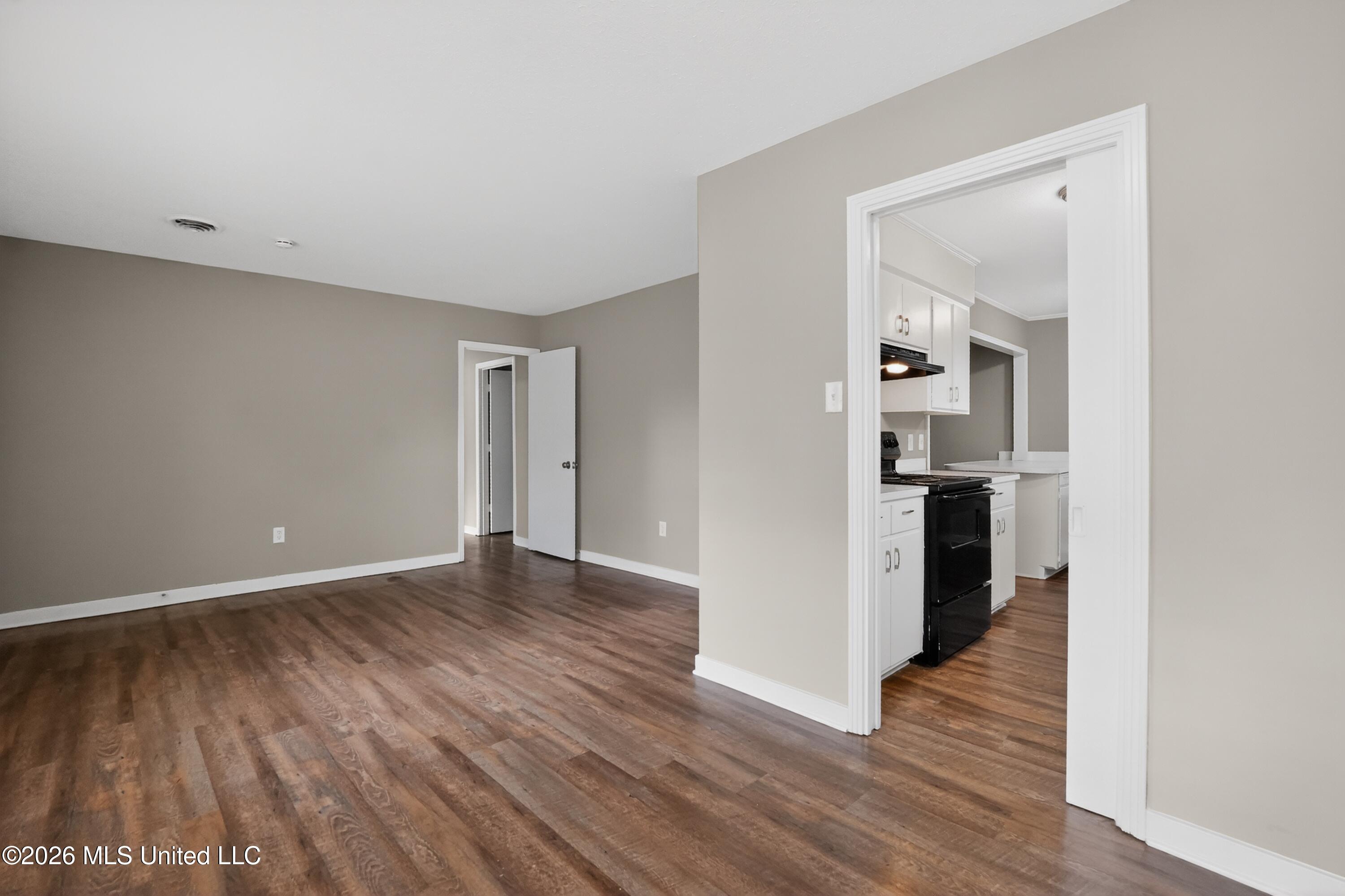 3009 Suncrest Drive Property Photo 11