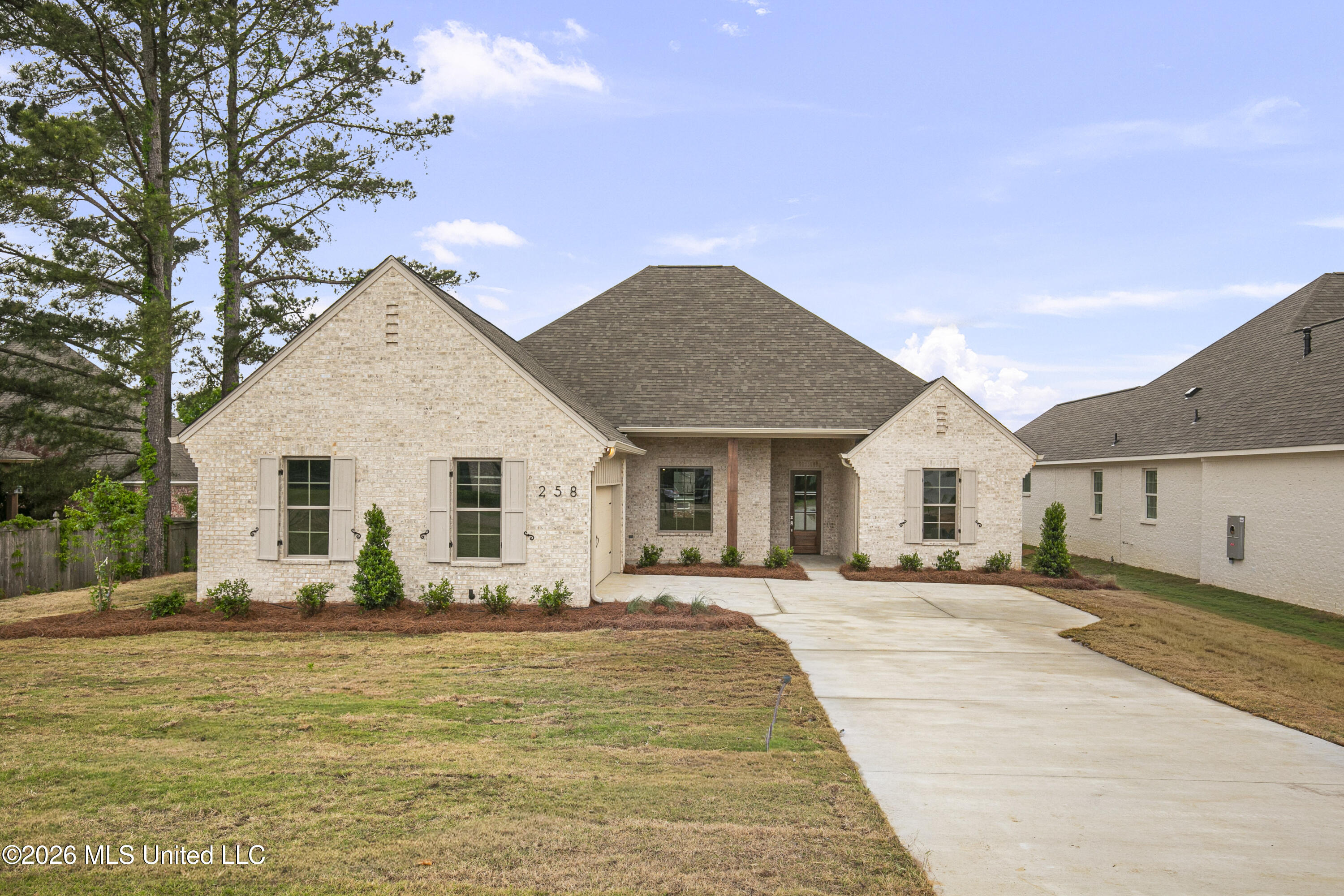 258 Caroline Boulevard Property Photo 1