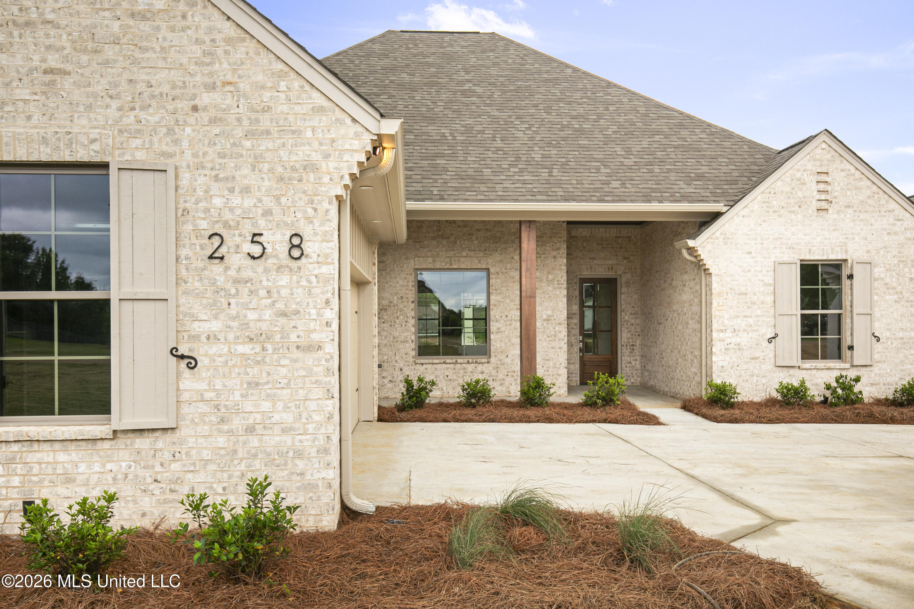 258 Caroline Boulevard Property Photo 2