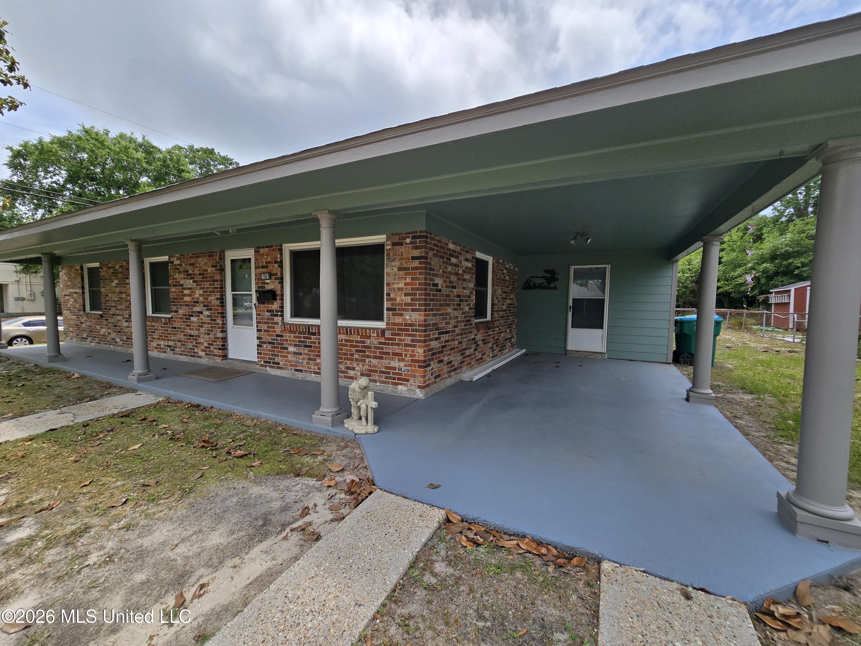 2330 Middlecoff Drive Property Photo 2
