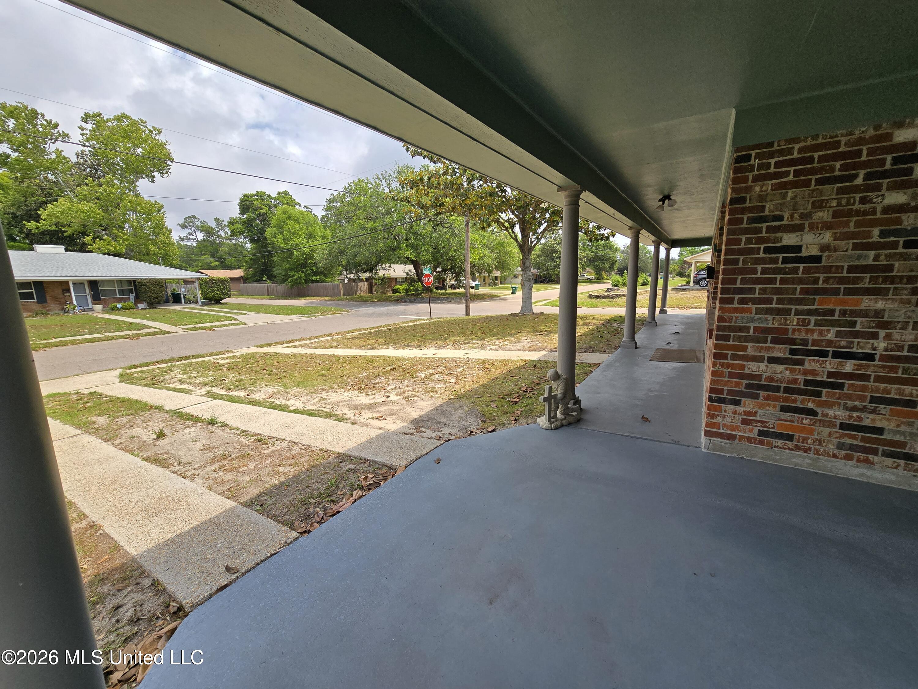 2330 Middlecoff Drive Property Photo 3