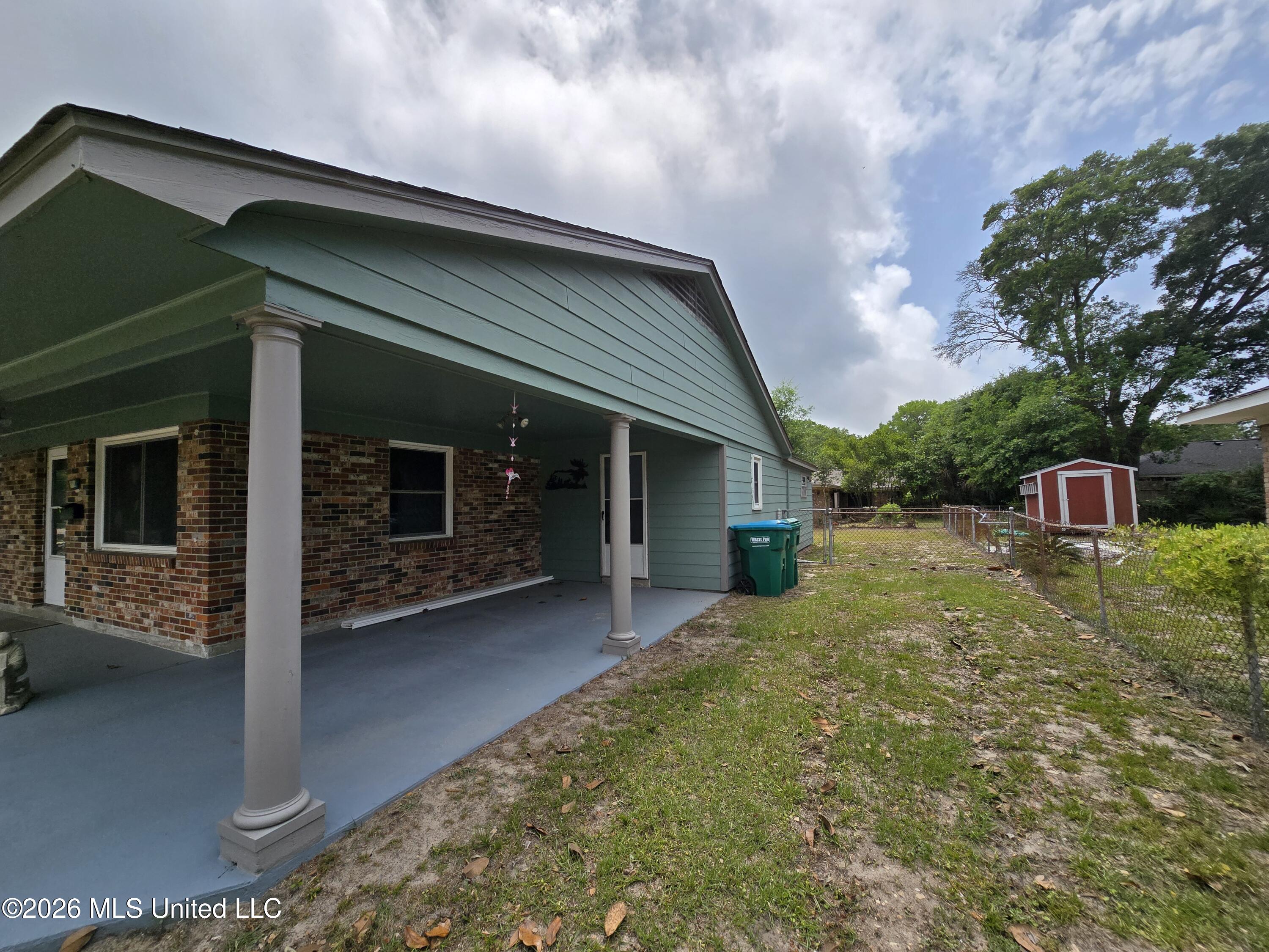 2330 Middlecoff Drive Property Photo 4
