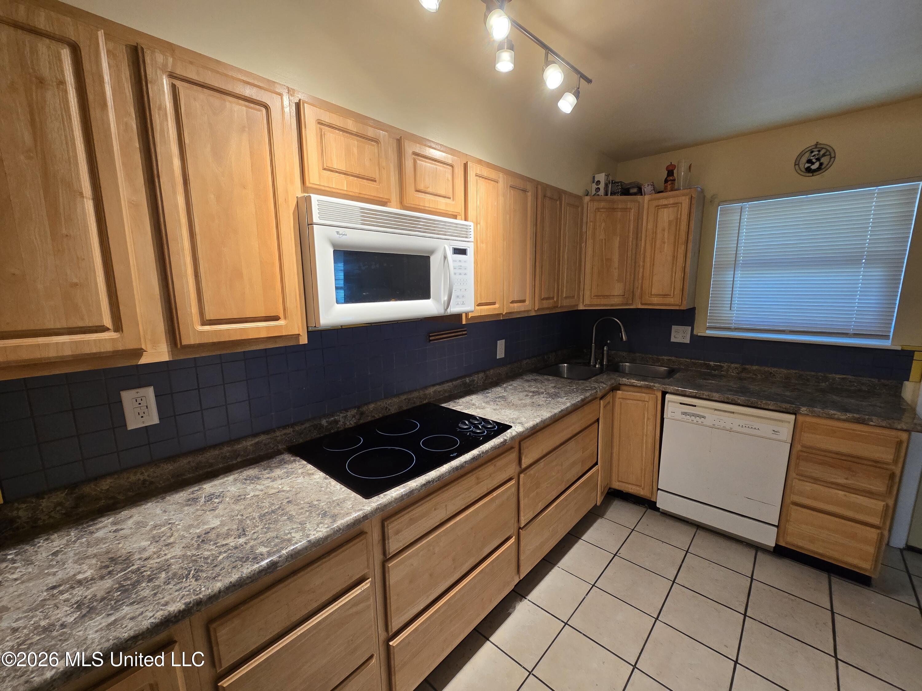 2330 Middlecoff Drive Property Photo 9