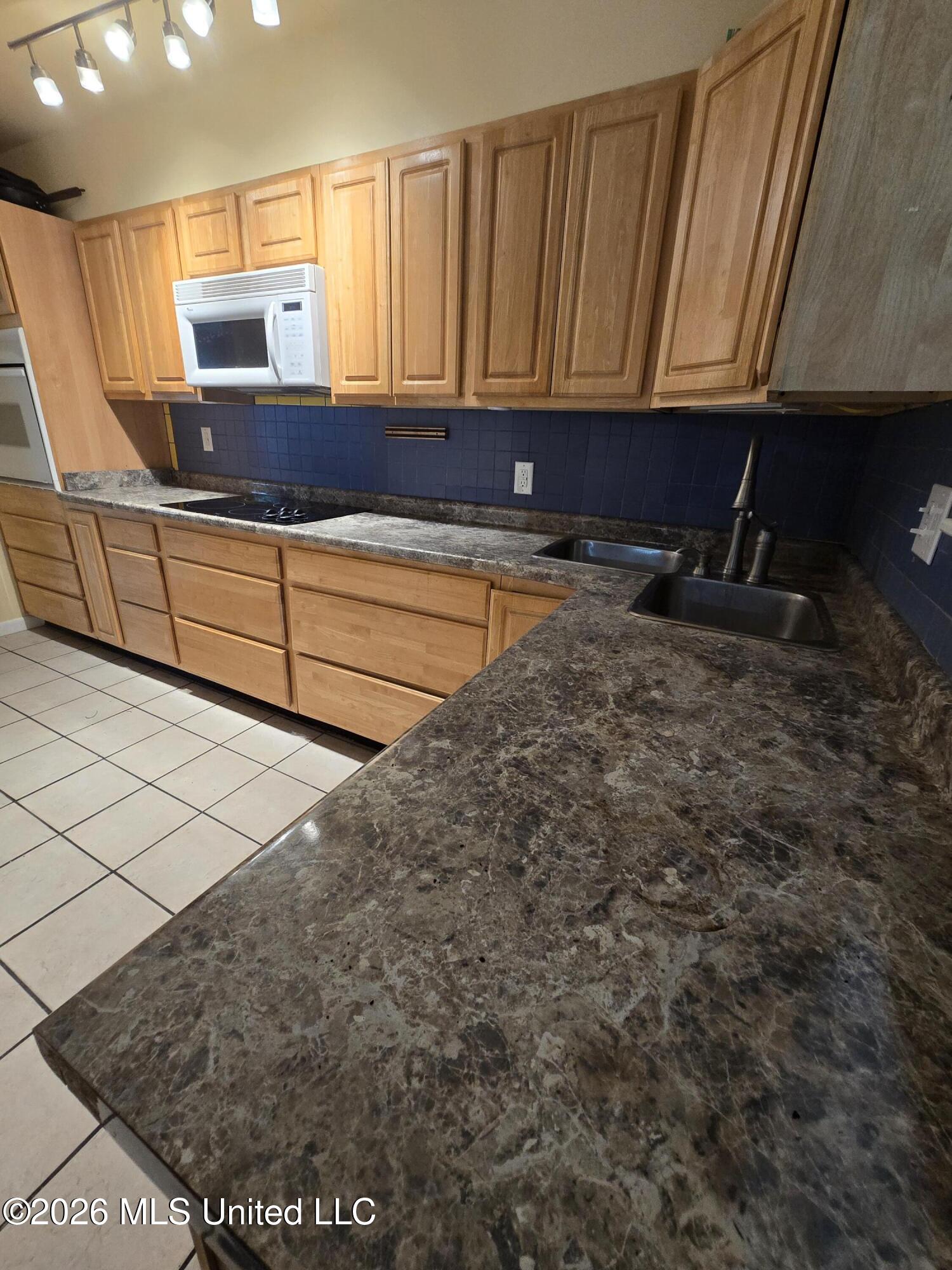 2330 Middlecoff Drive Property Photo 10
