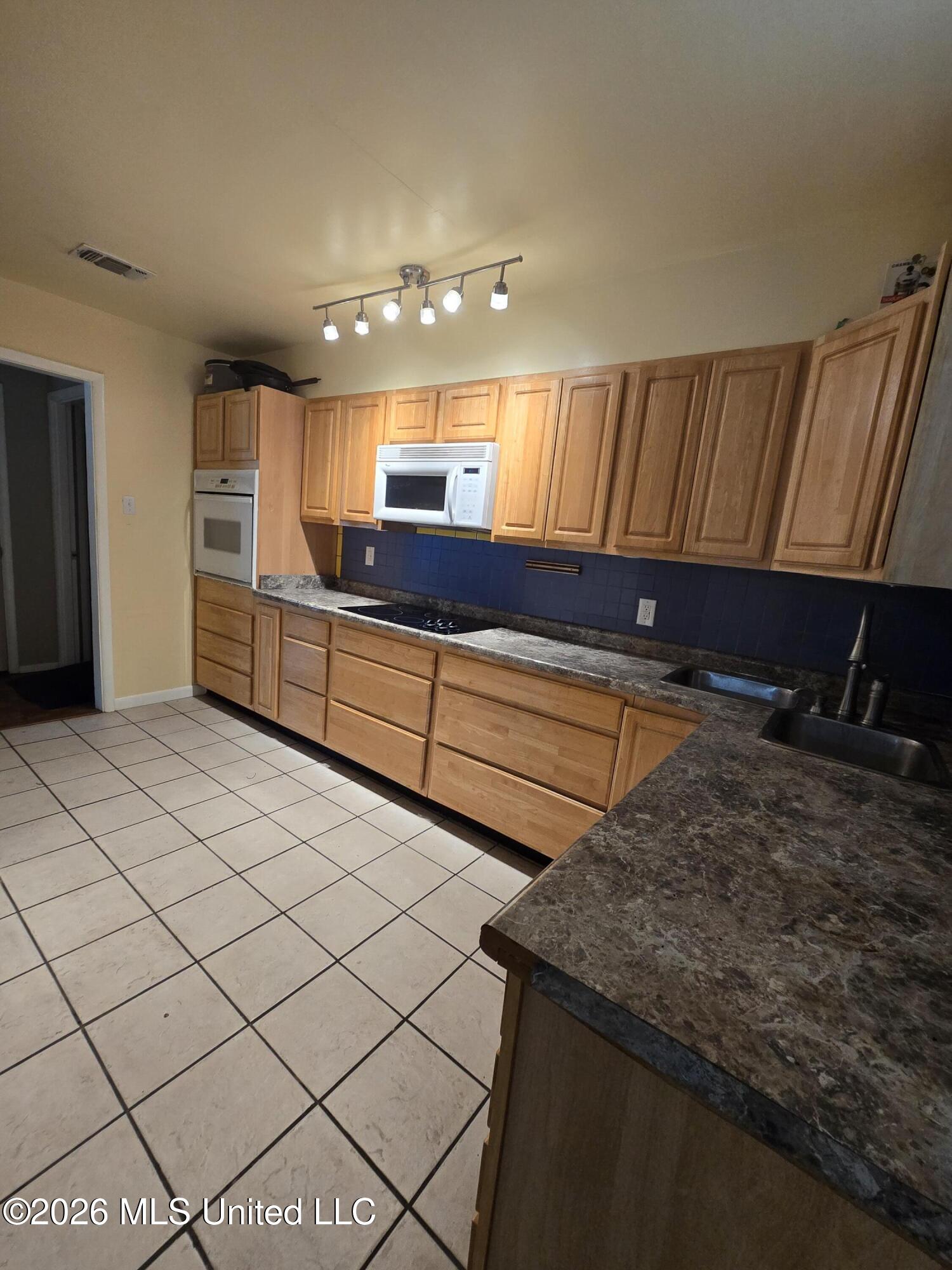 2330 Middlecoff Drive Property Photo 11