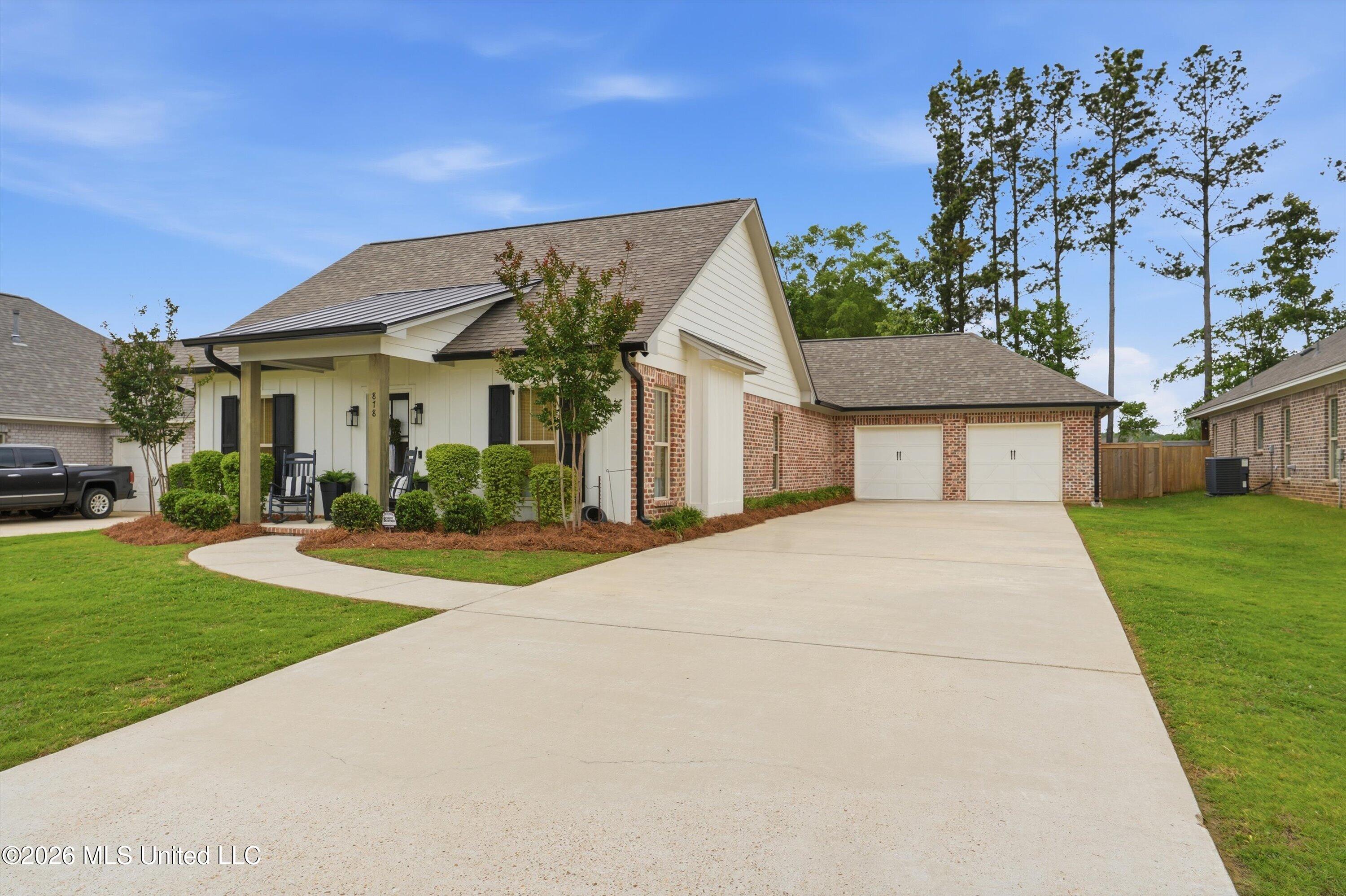 878 Long Leaf Circle Property Photo 2