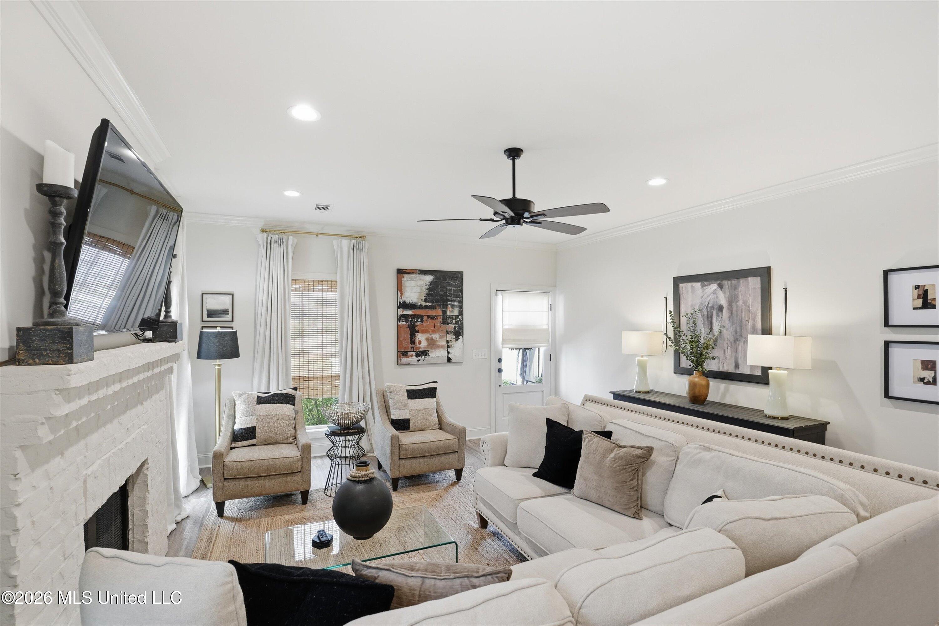 878 Long Leaf Circle Property Photo 5