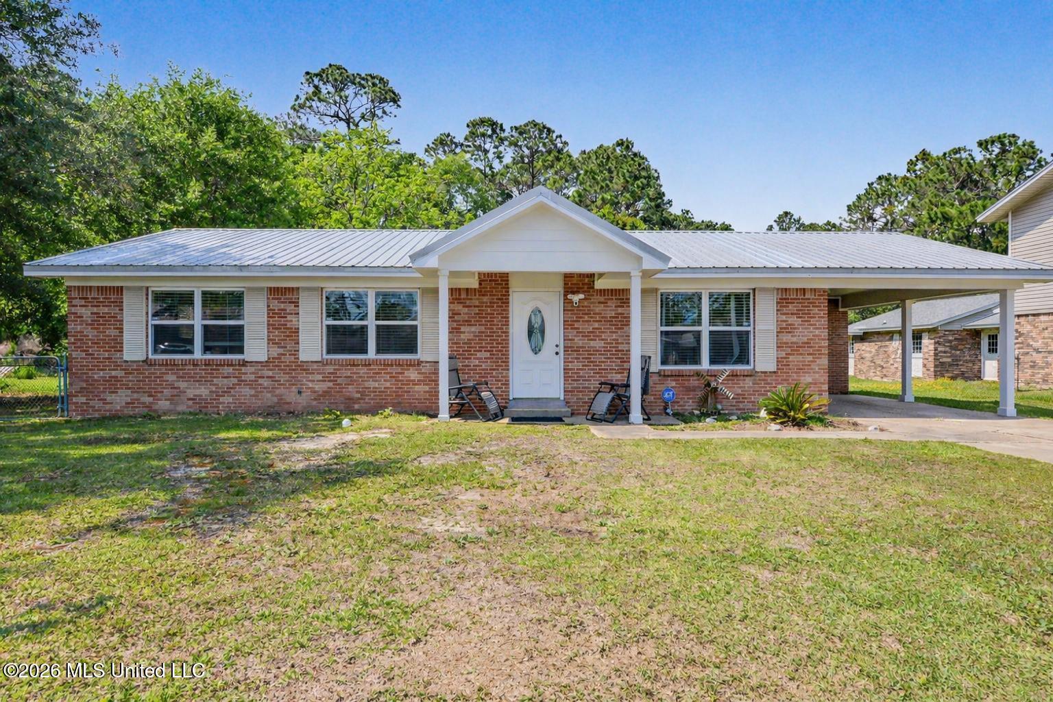 203 Lynn Circle Property Photo 1