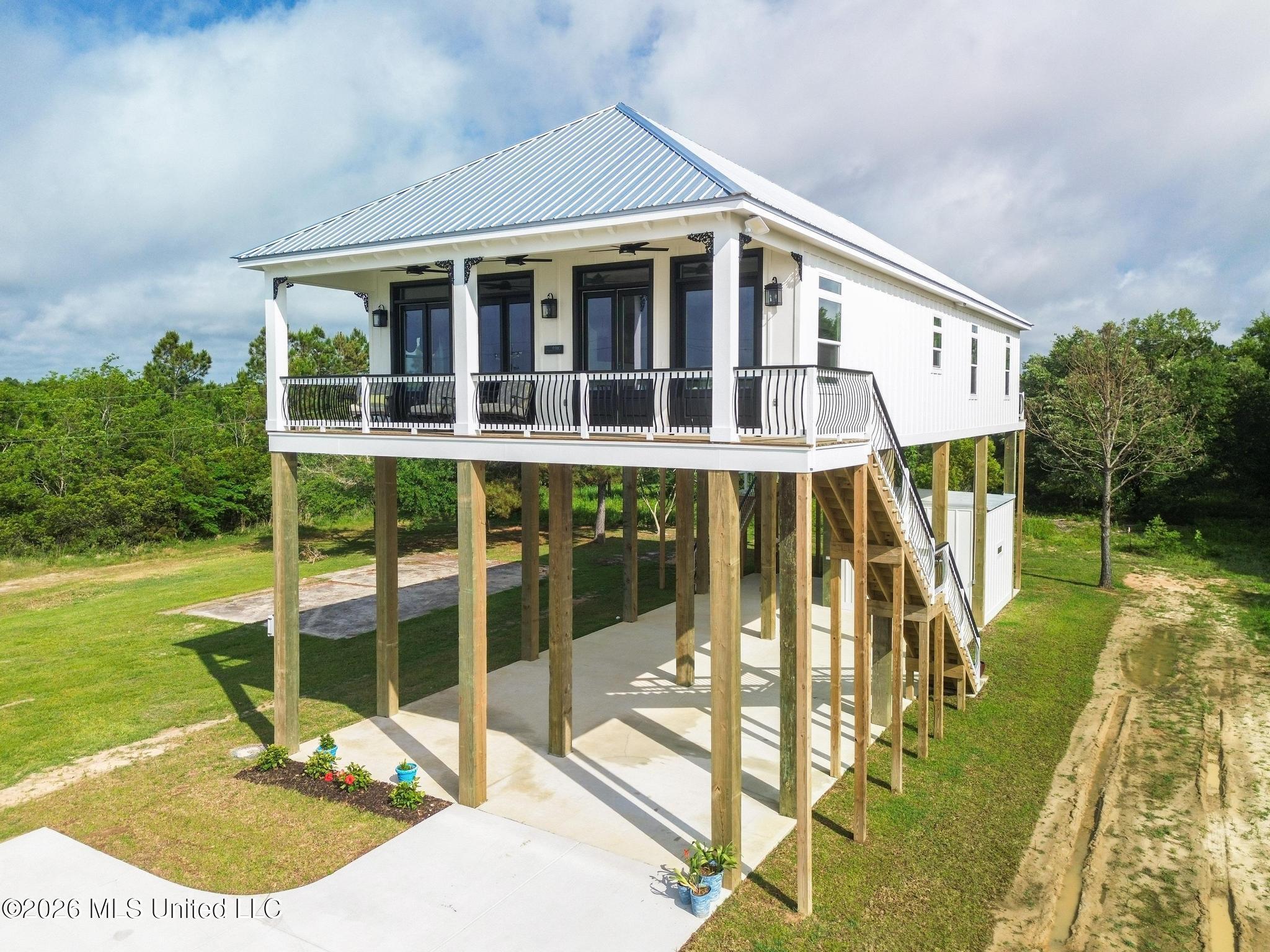 6180 S Beach Boulevard Property Photo 4