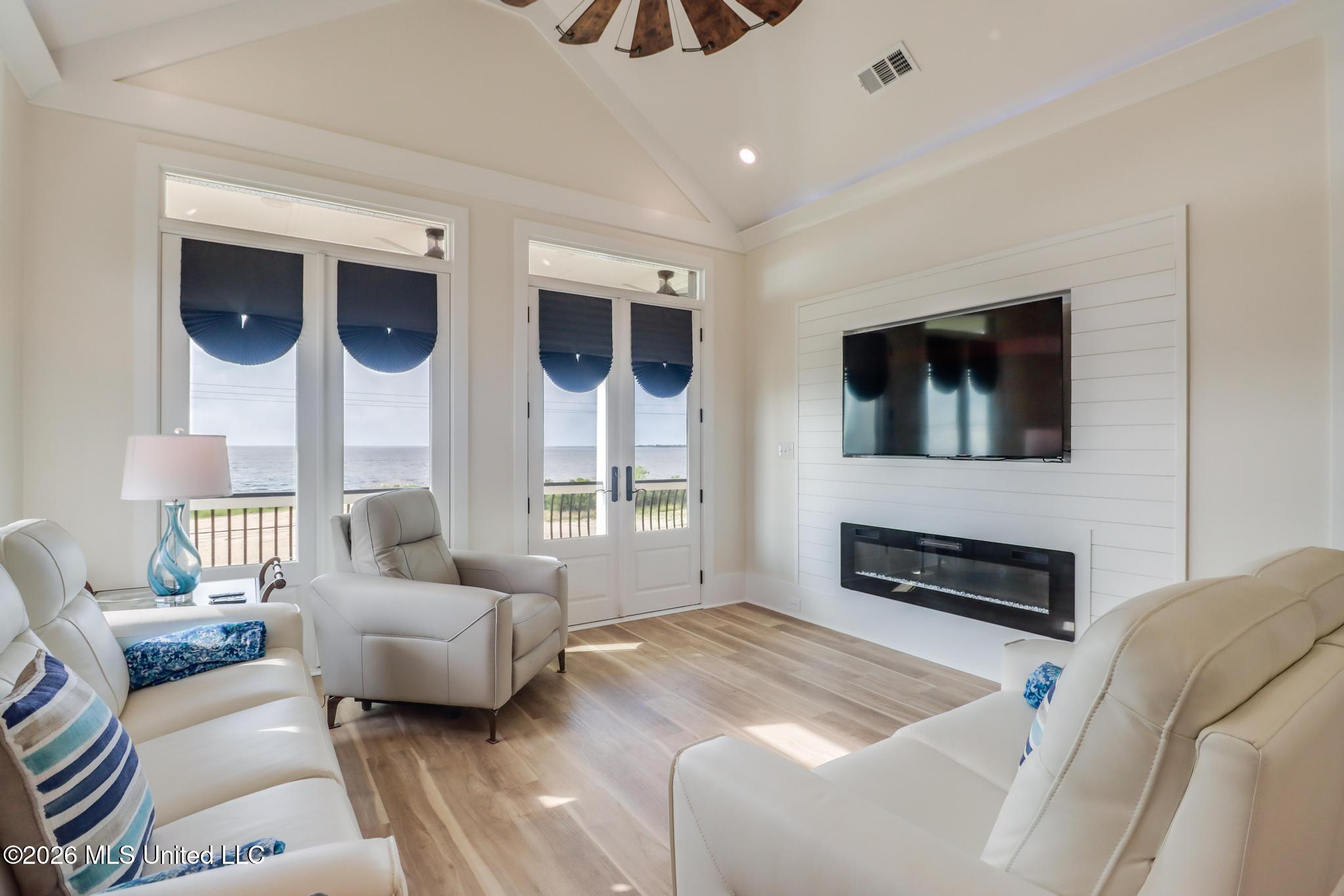 6180 S Beach Boulevard Property Photo 12