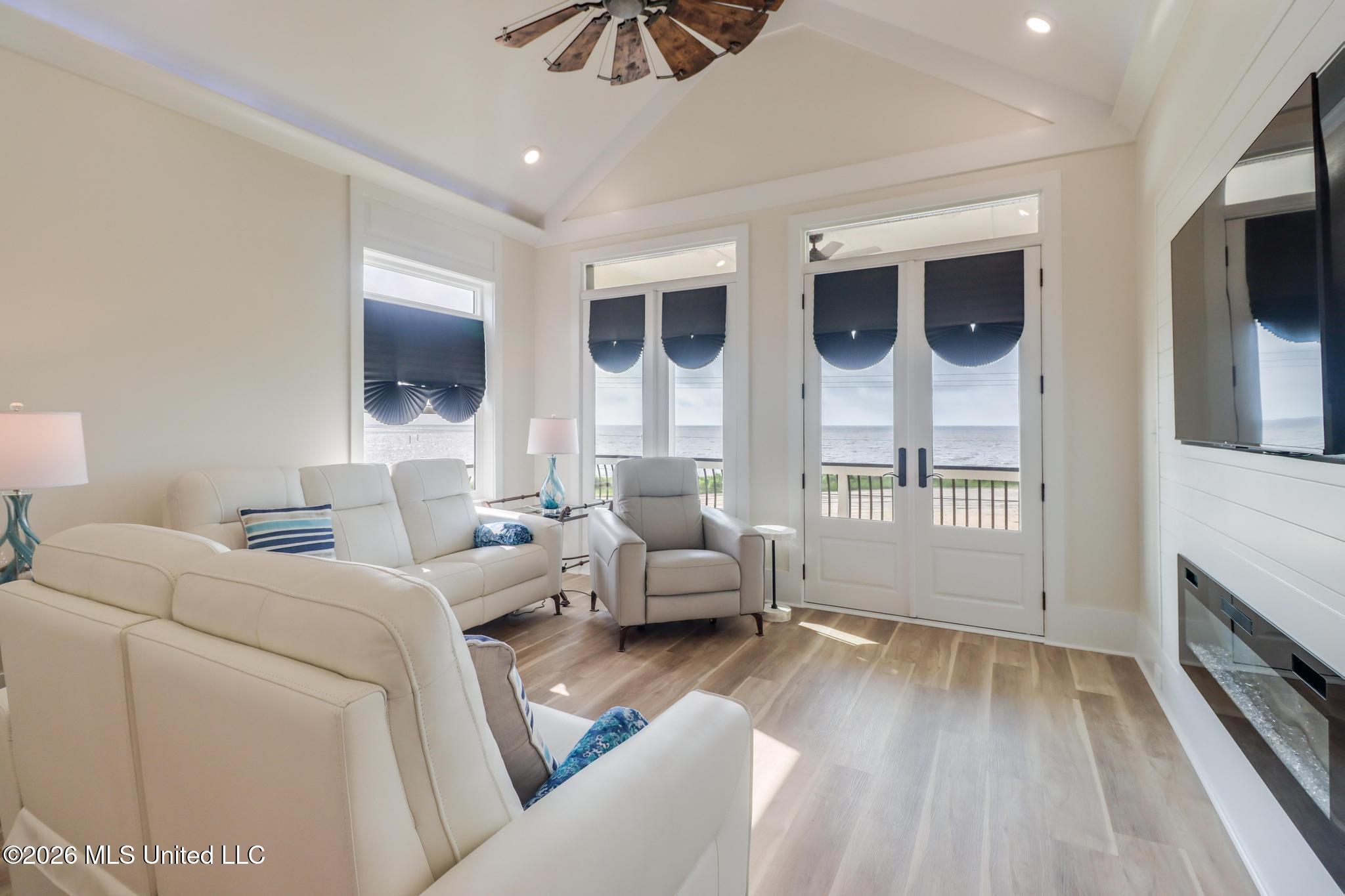 6180 S Beach Boulevard Property Photo 14