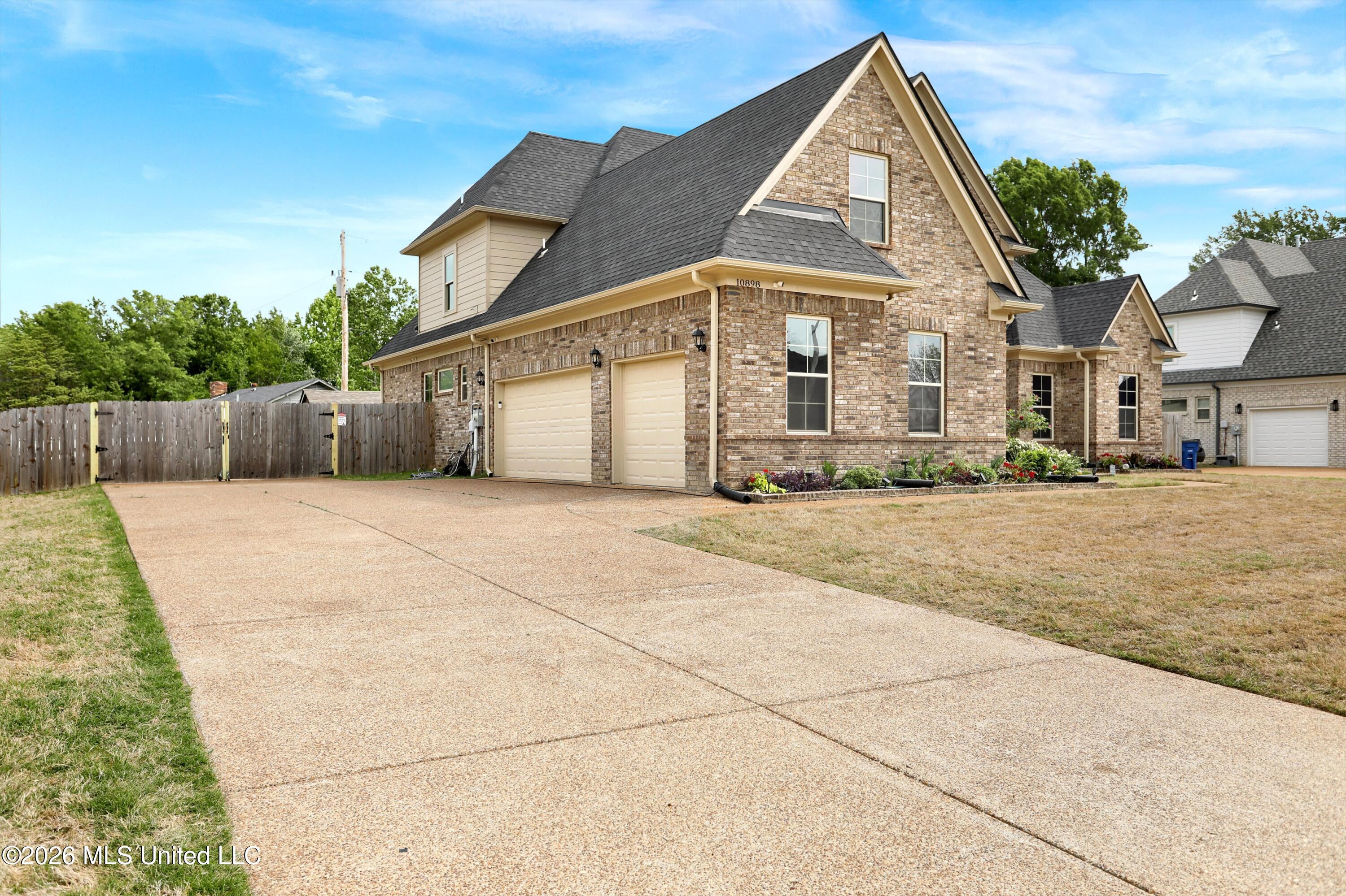 10898 Wiseman Drive Property Photo 3