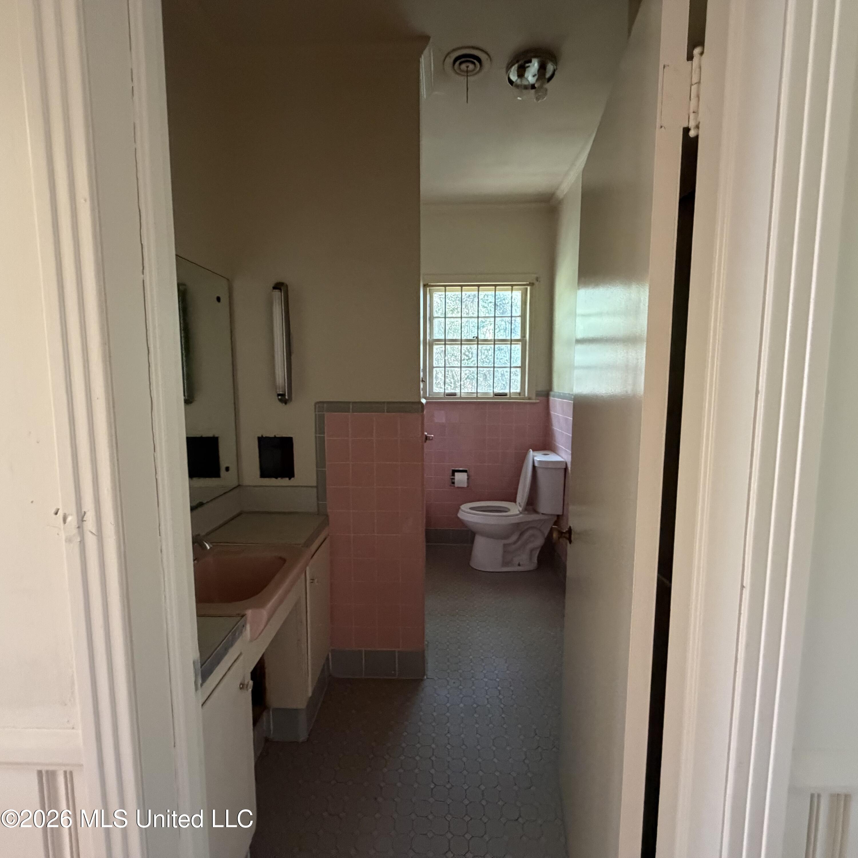 260 N Davis Street Property Photo 10