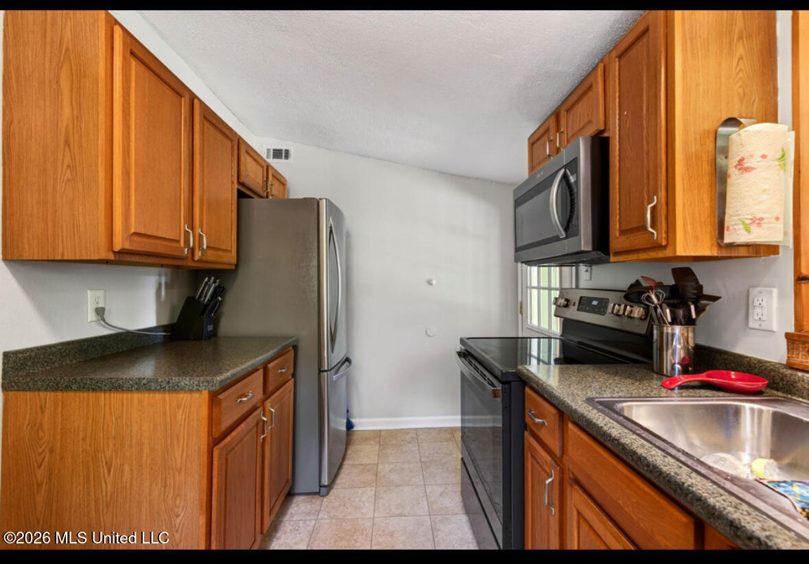 7721 Ridge Gate Road Property Photo 10