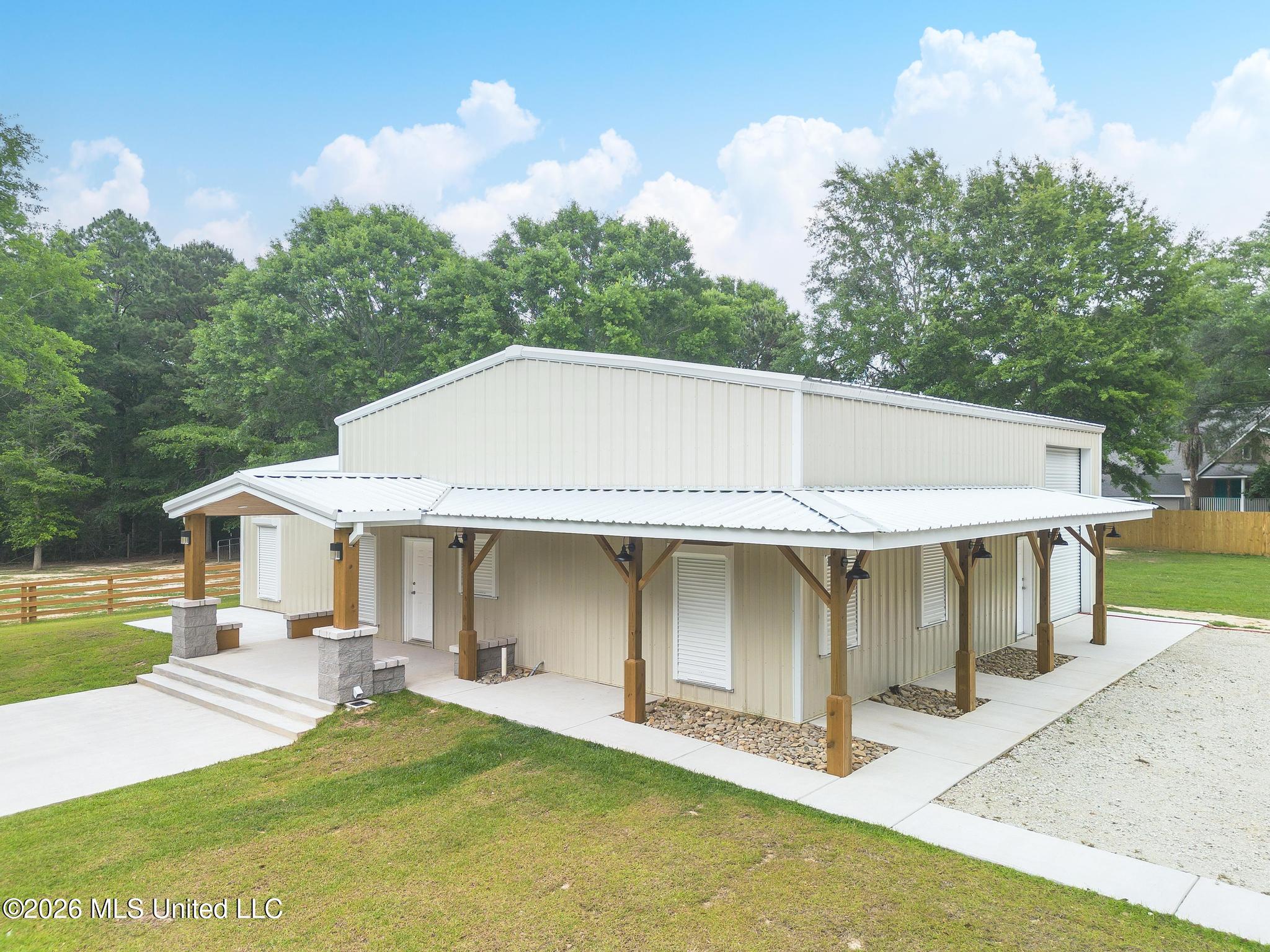 8190 Lake Cypress Drive Property Photo 2