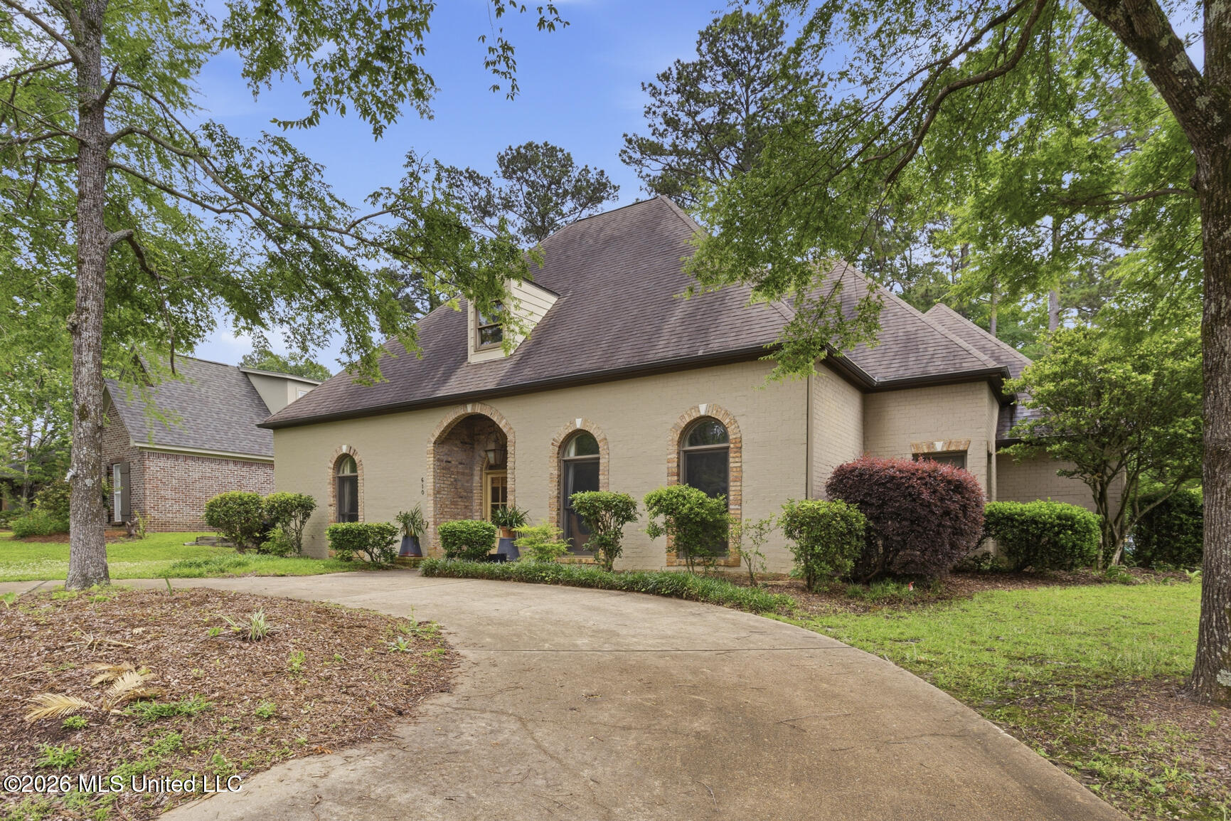 610 Abbots Lane Property Photo 1