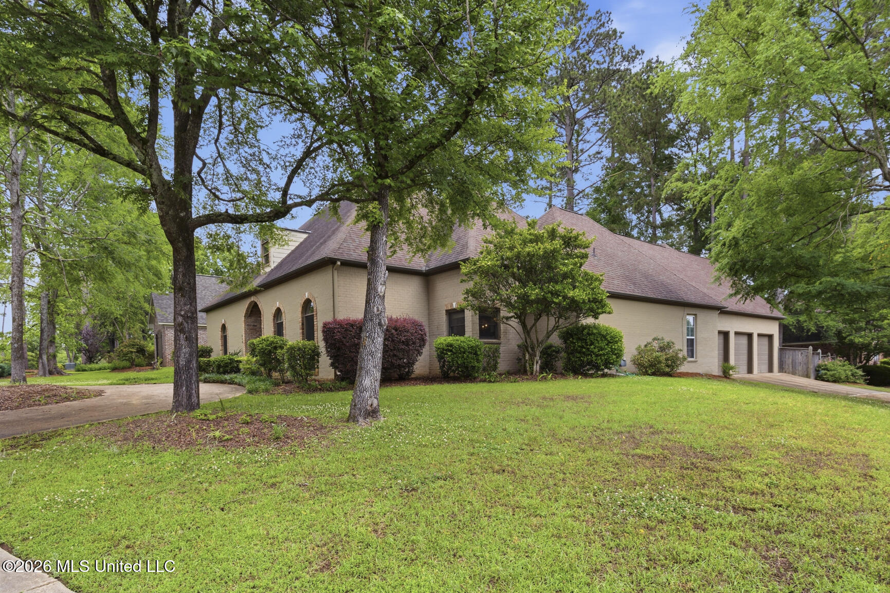 610 Abbots Lane Property Photo 3