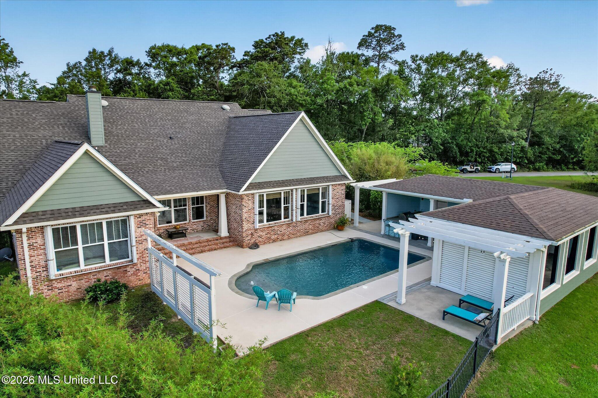 110 Emerald Lake Drive Property Photo 4