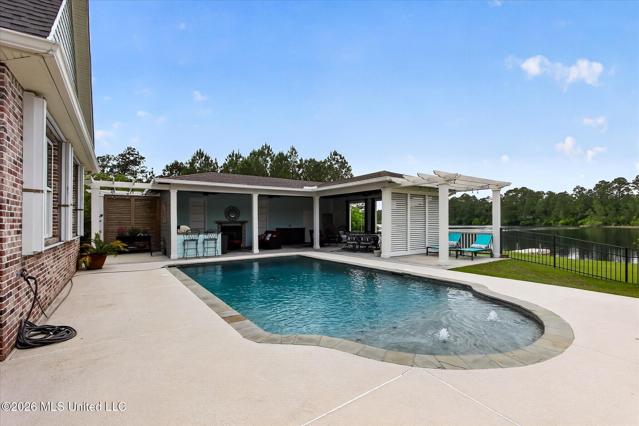 110 Emerald Lake Drive Property Photo 6