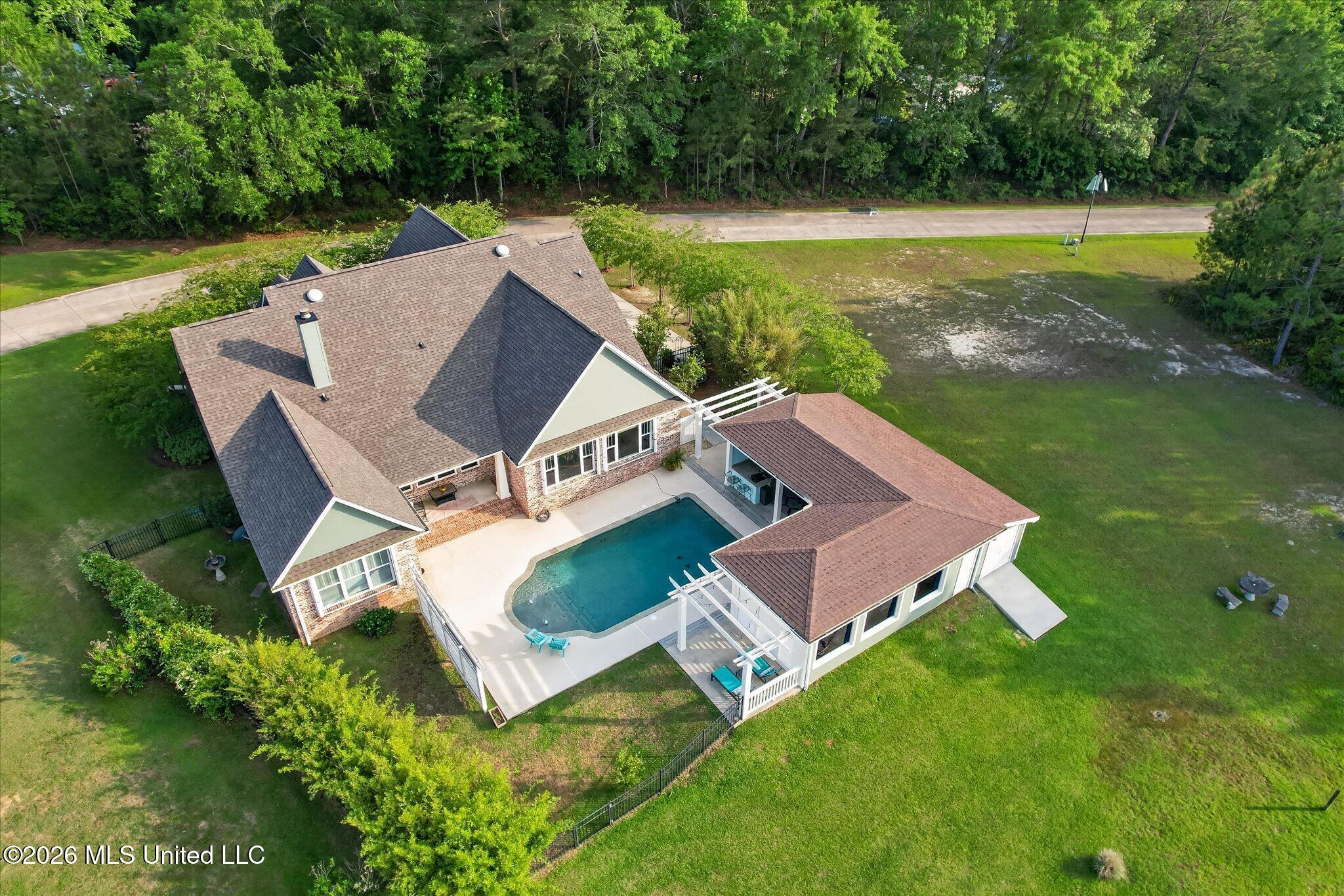 110 Emerald Lake Drive Property Photo 8