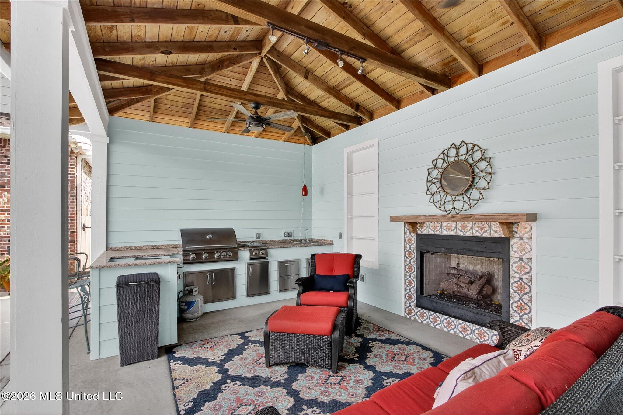 110 Emerald Lake Drive Property Photo 39