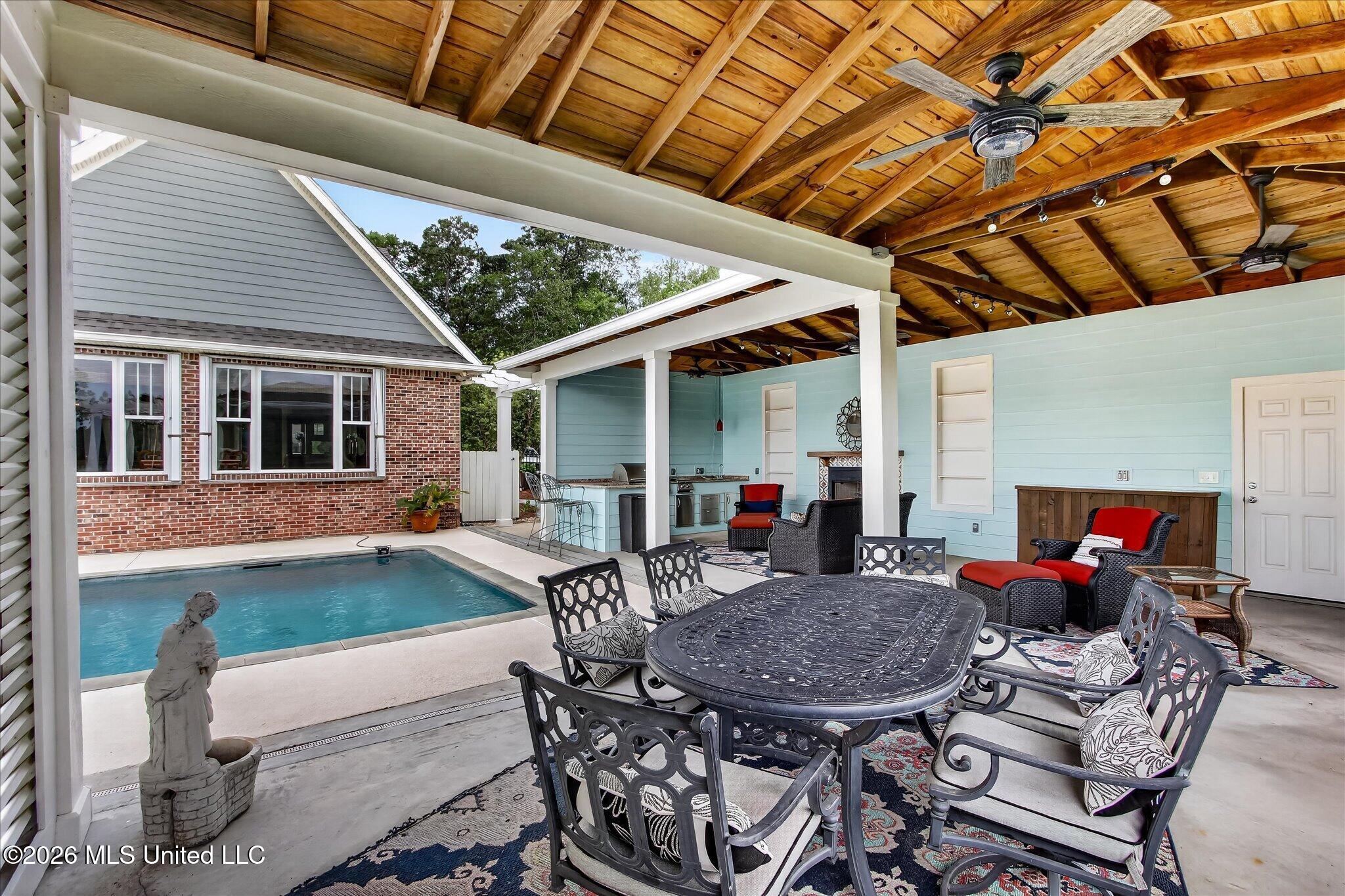 110 Emerald Lake Drive Property Photo 41