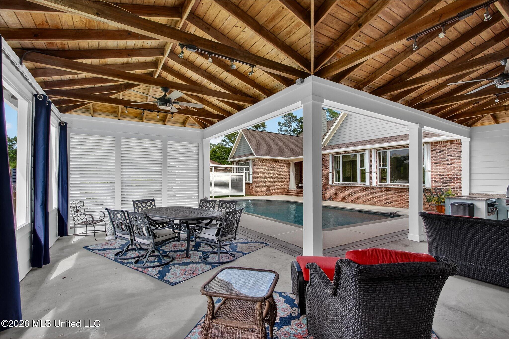 110 Emerald Lake Drive Property Photo 42