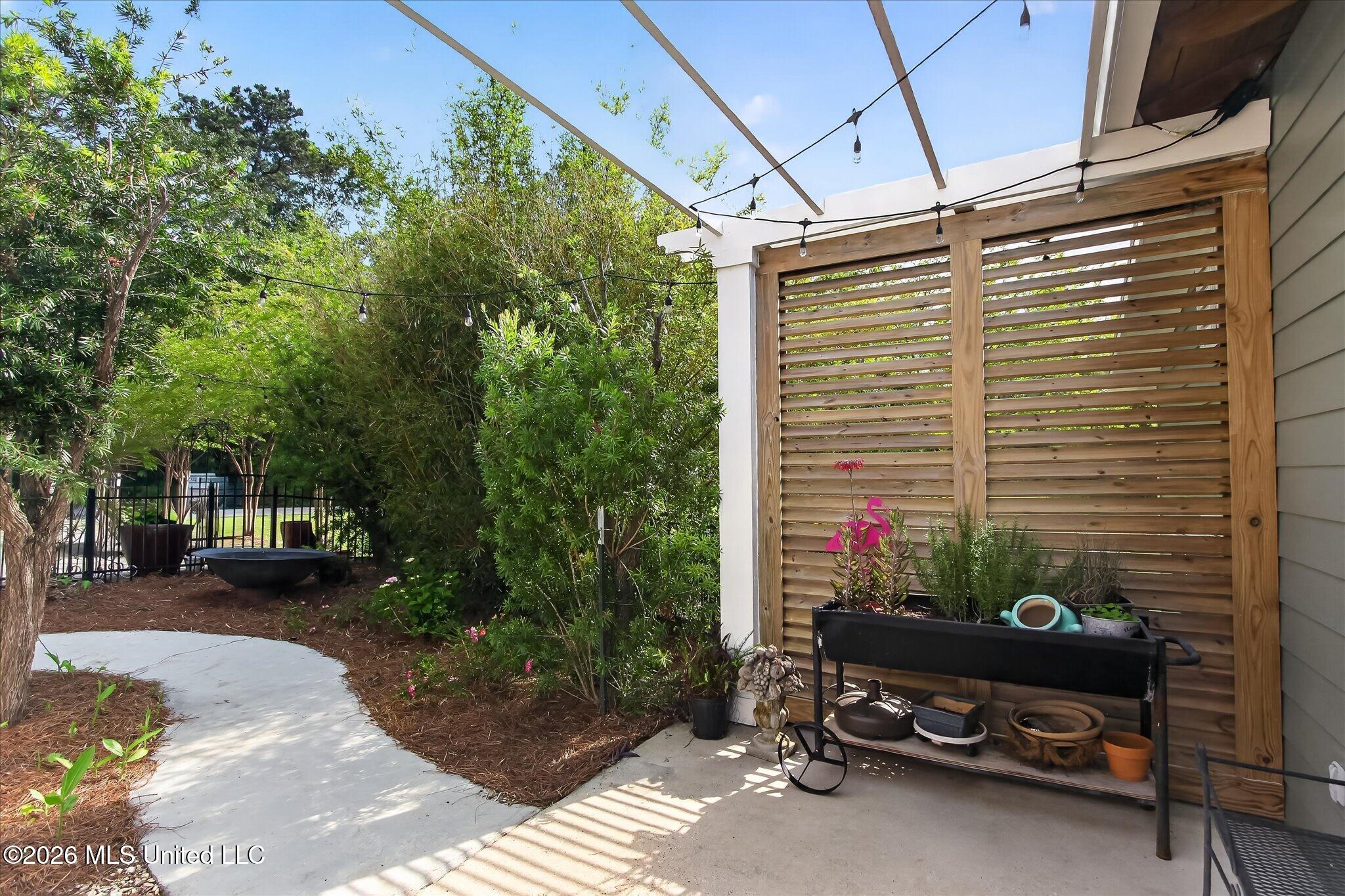 110 Emerald Lake Drive Property Photo 43