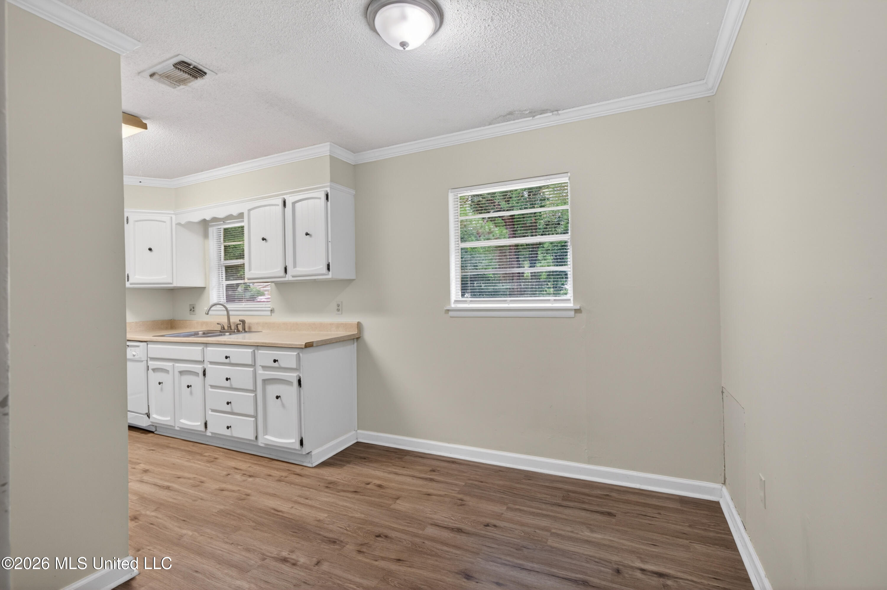 329 Park Drive Property Photo 8