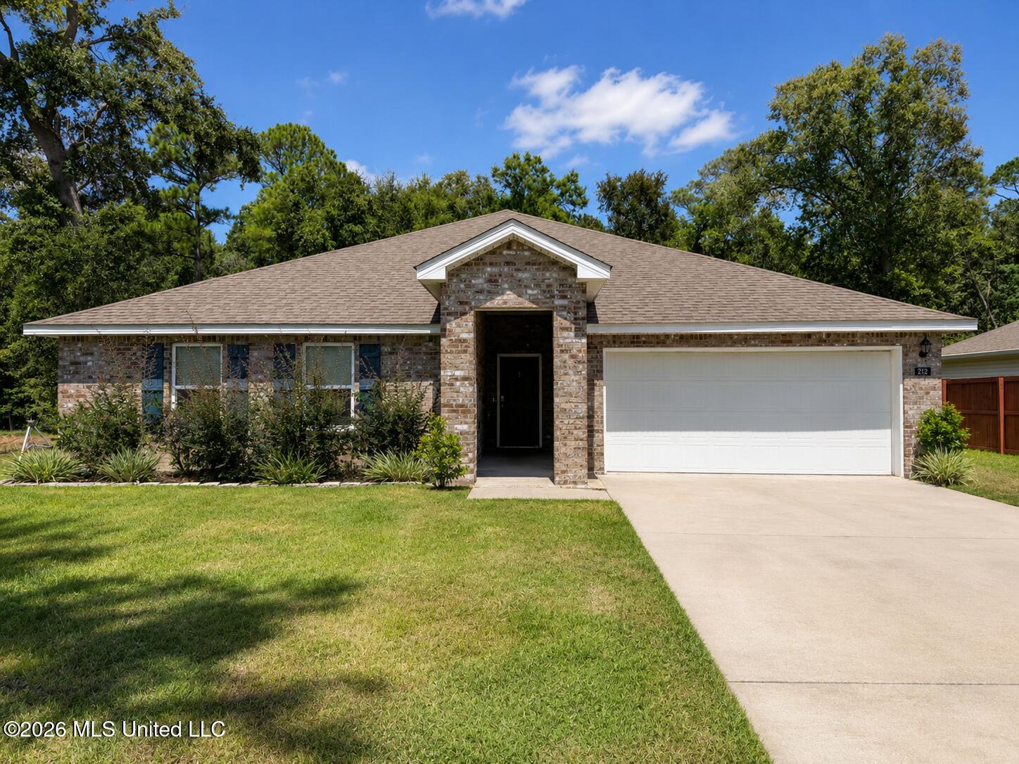 212 Hawthorne Drive Property Photo 1