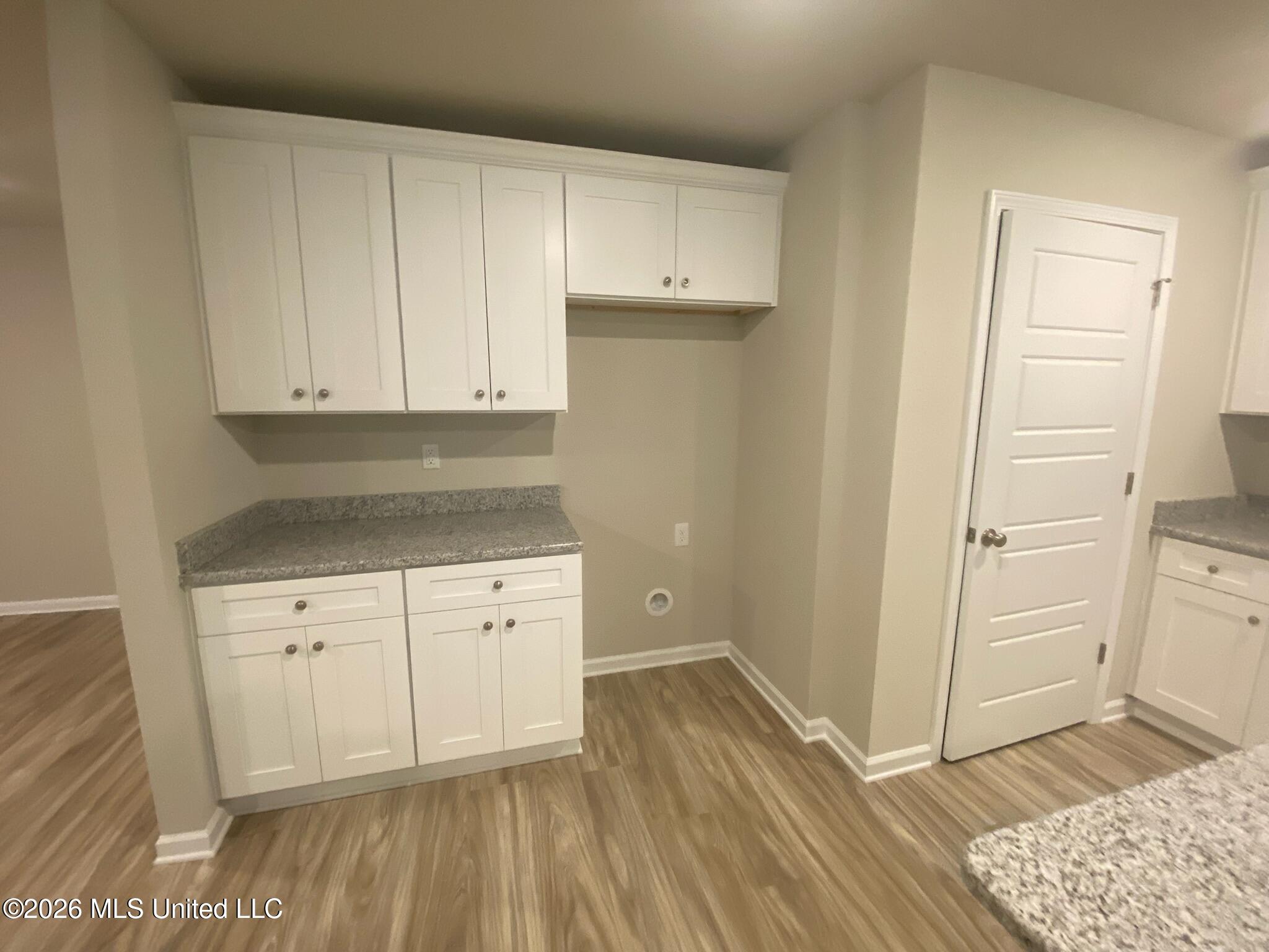212 Hawthorne Drive Property Photo 5