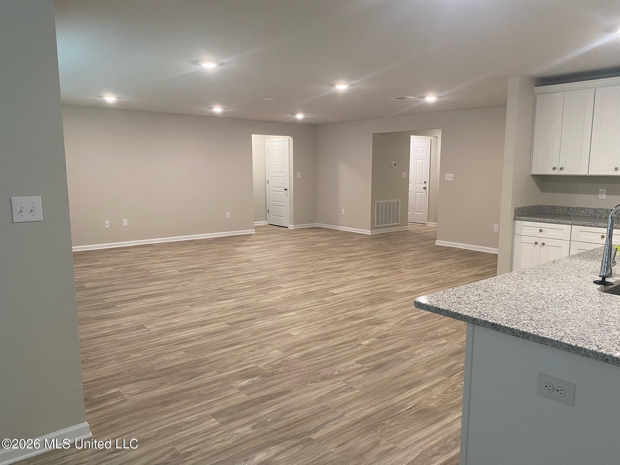 212 Hawthorne Drive Property Photo 6