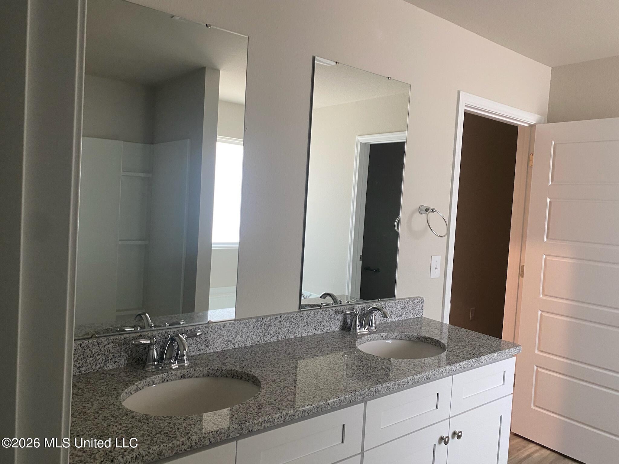212 Hawthorne Drive Property Photo 9