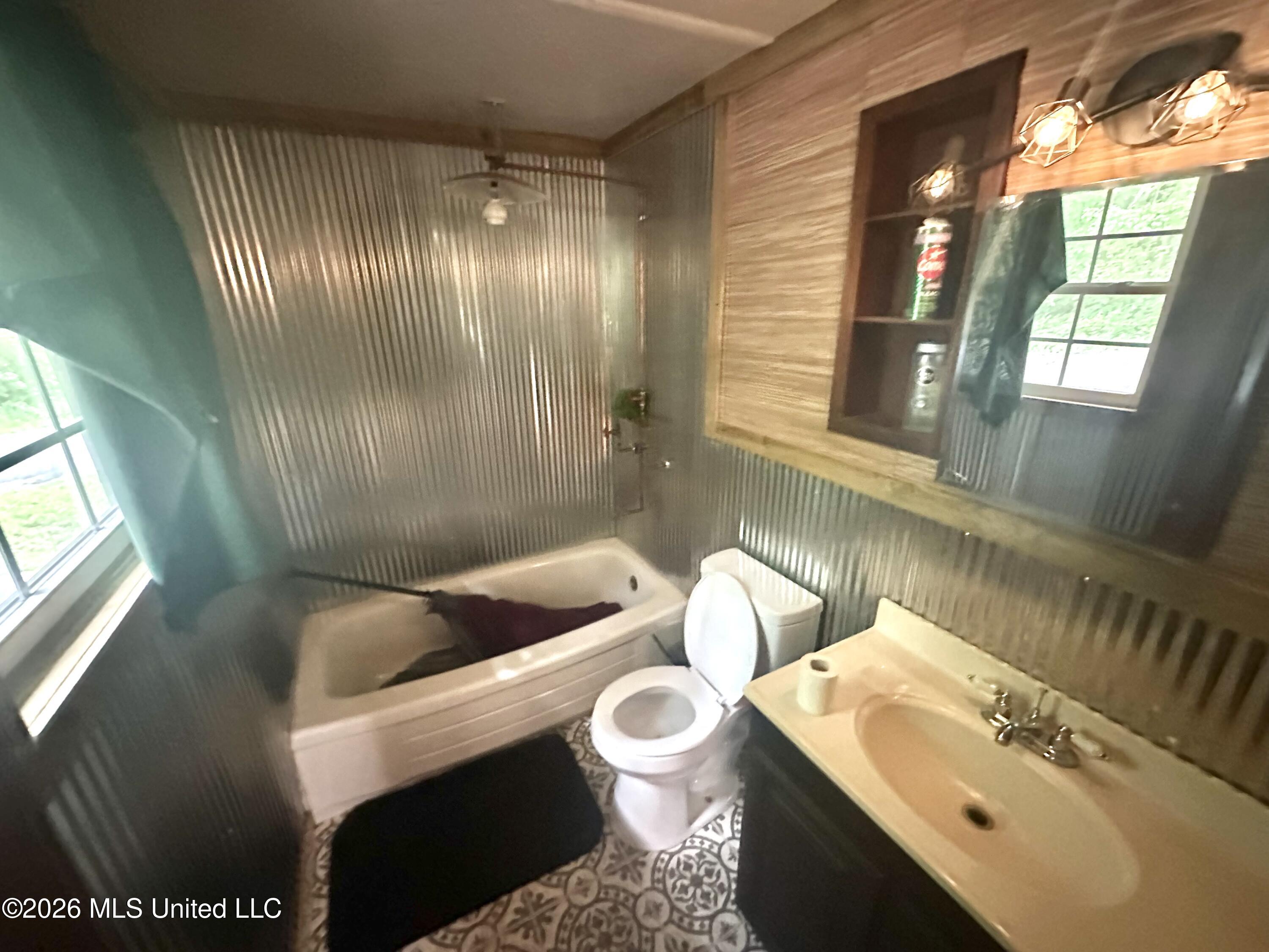 385 Lake Shore Drive Property Photo 12
