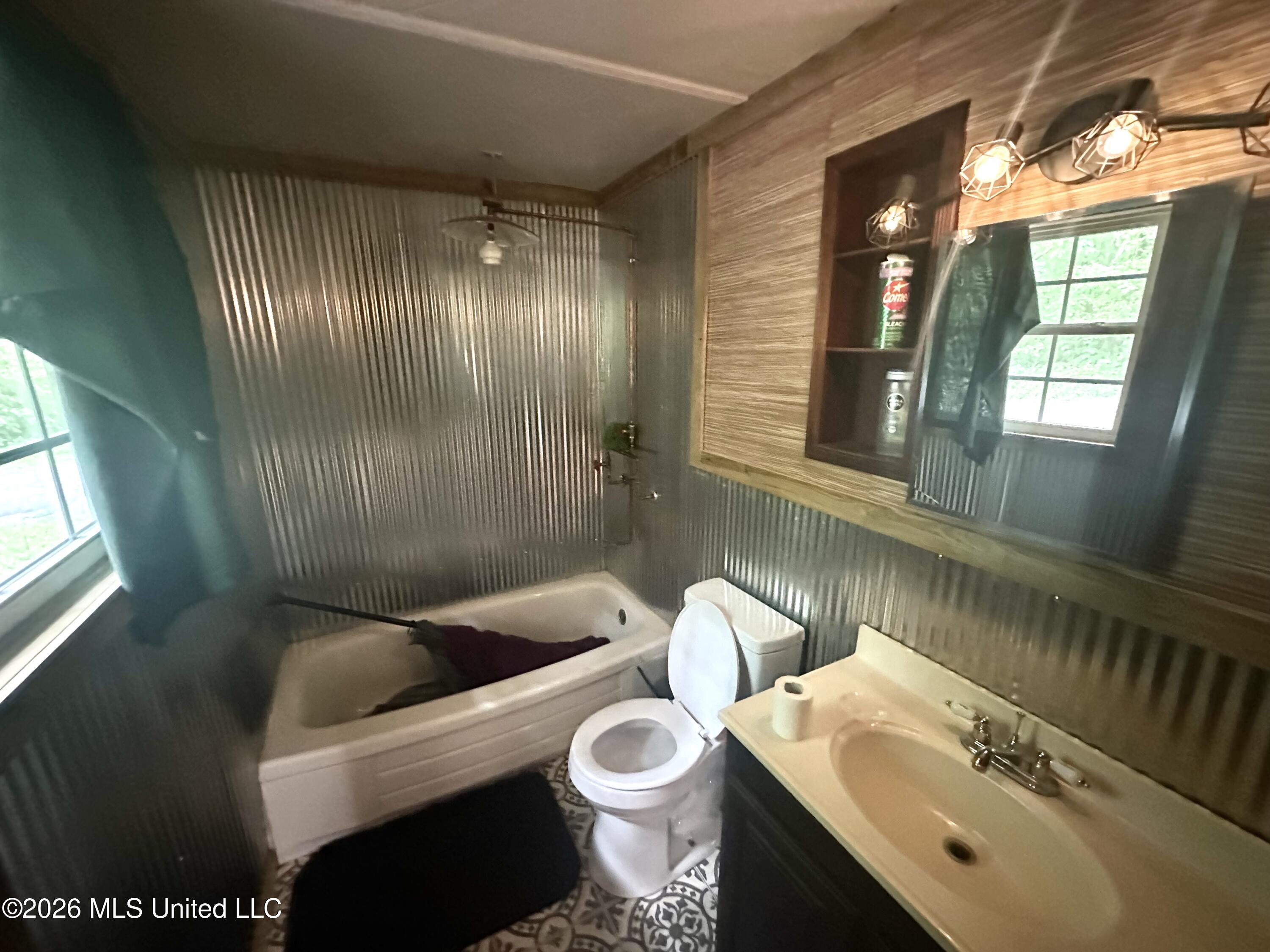 385 Lake Shore Drive Property Photo 13