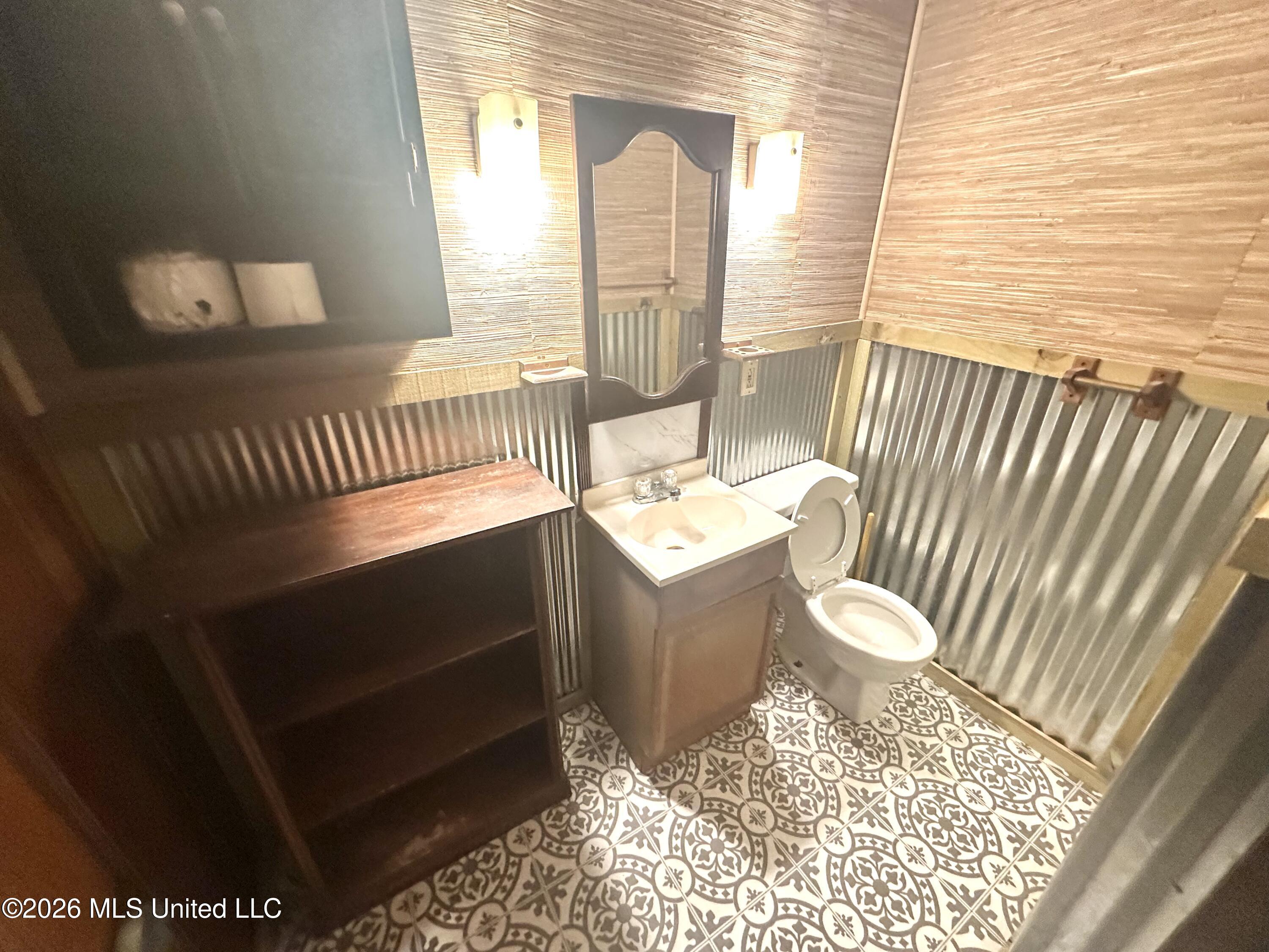 385 Lake Shore Drive Property Photo 14