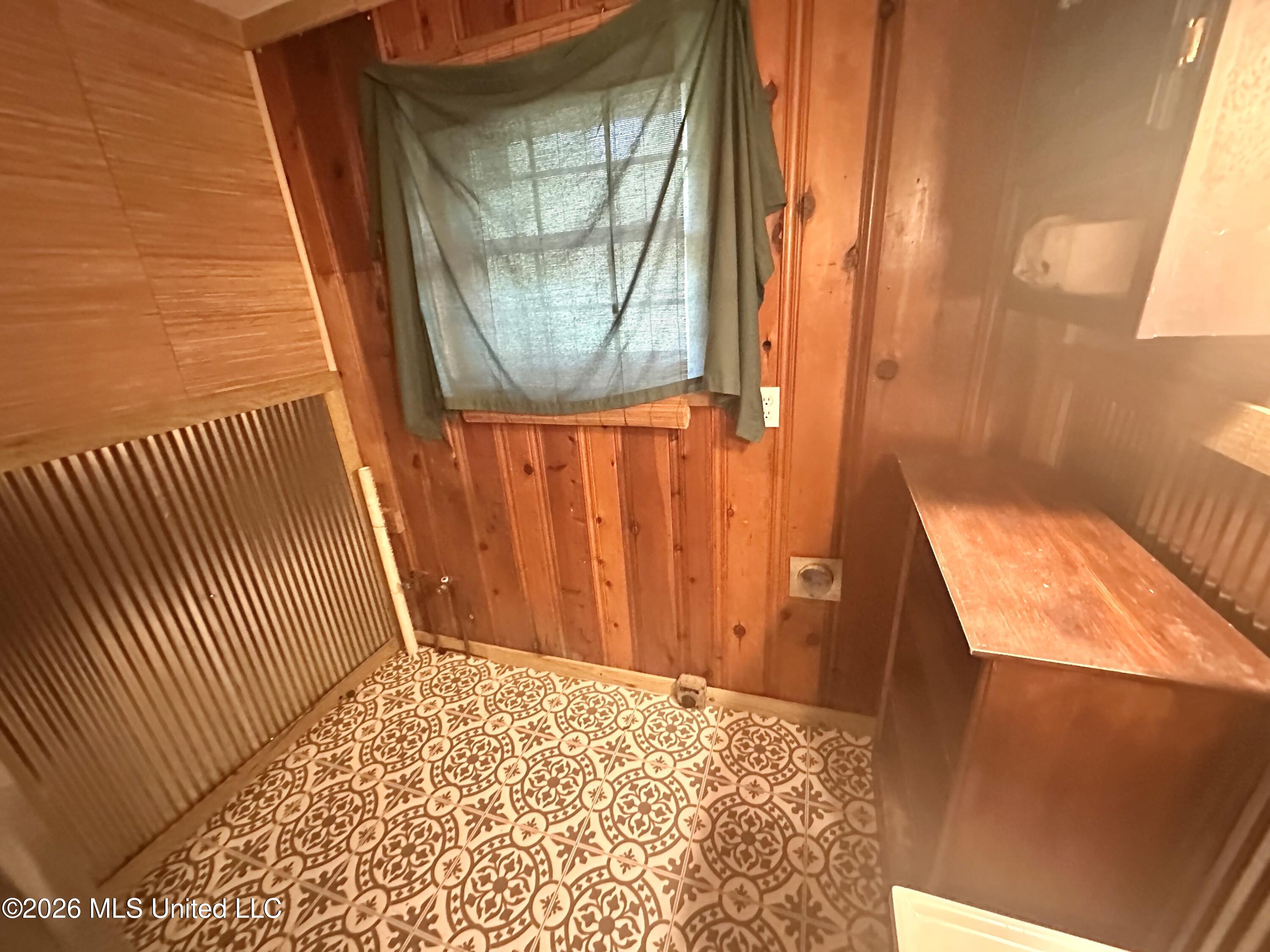 385 Lake Shore Drive Property Photo 15