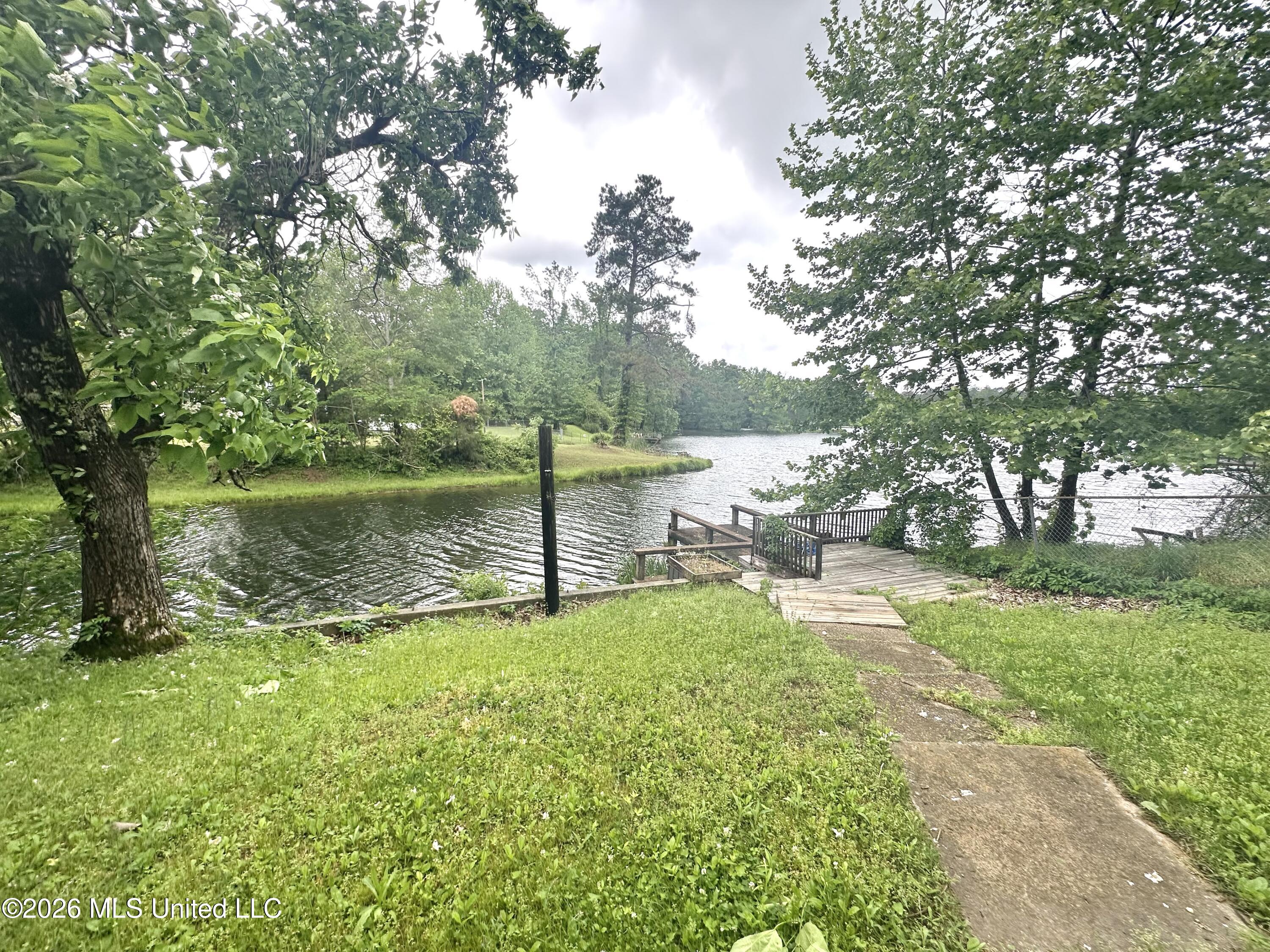 385 Lake Shore Drive Property Photo 16