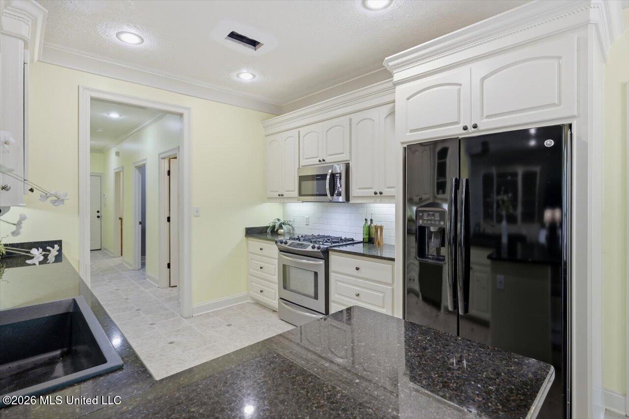 122 Addison Way Property Photo 8