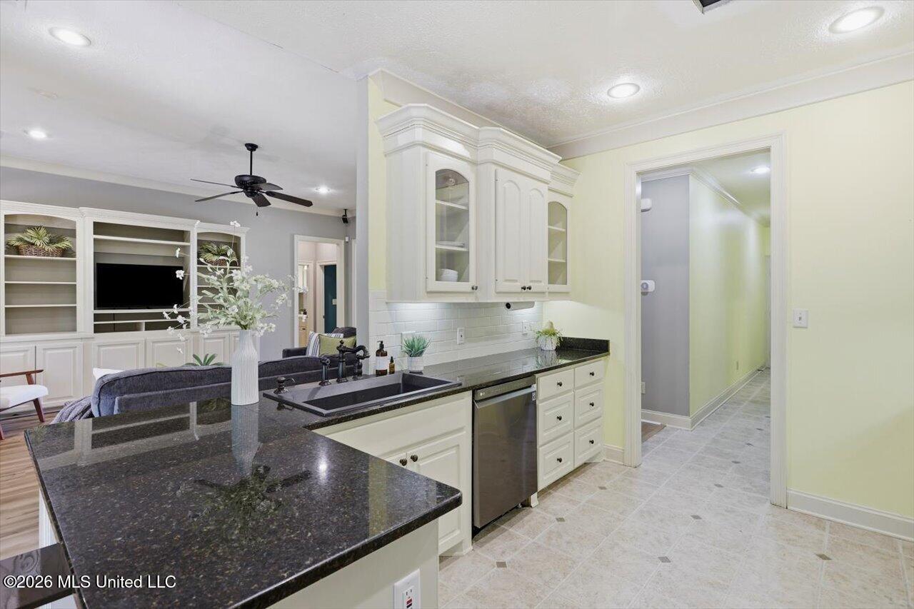 122 Addison Way Property Photo 11