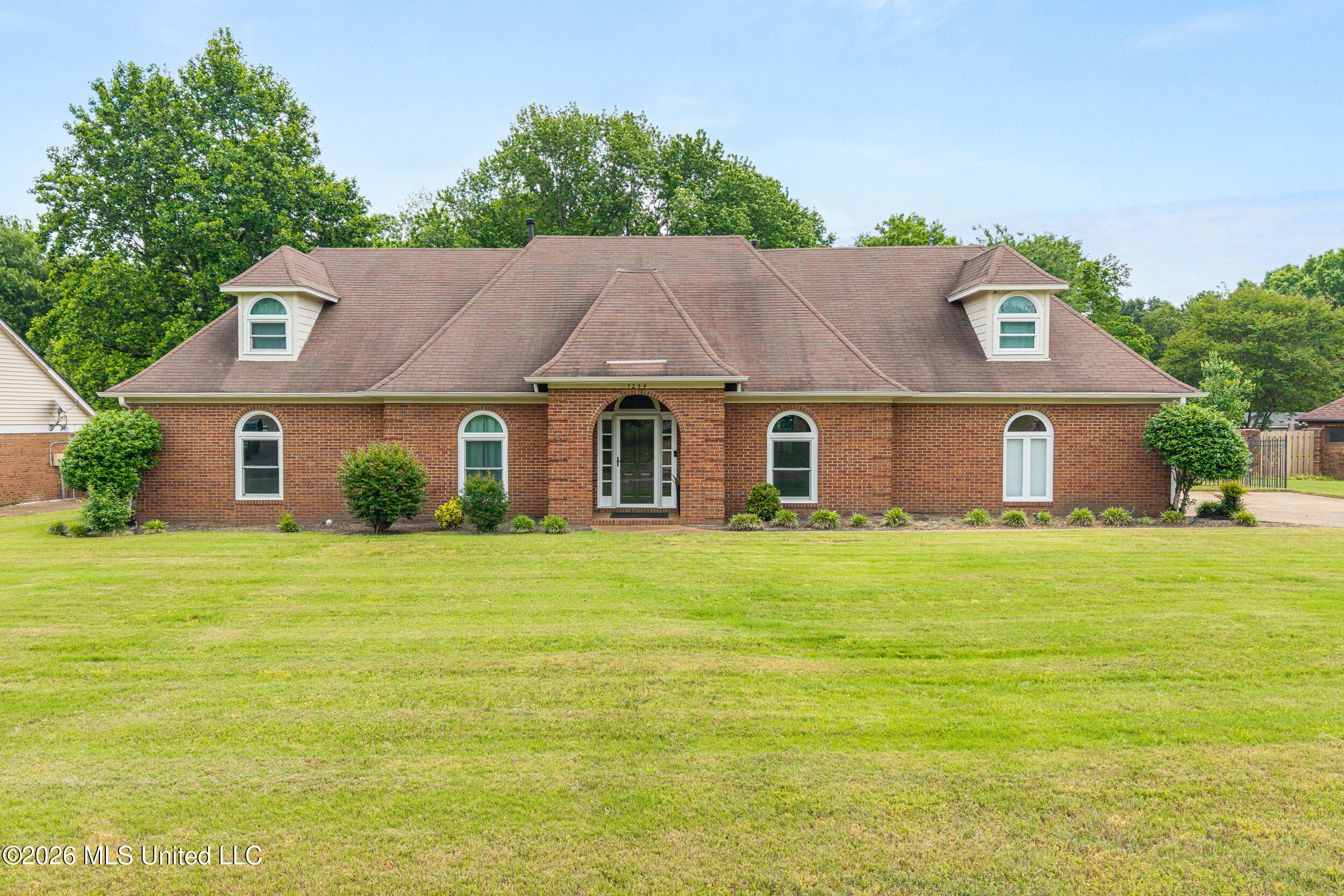 7254 Flower Creek Drive Property Photo 3
