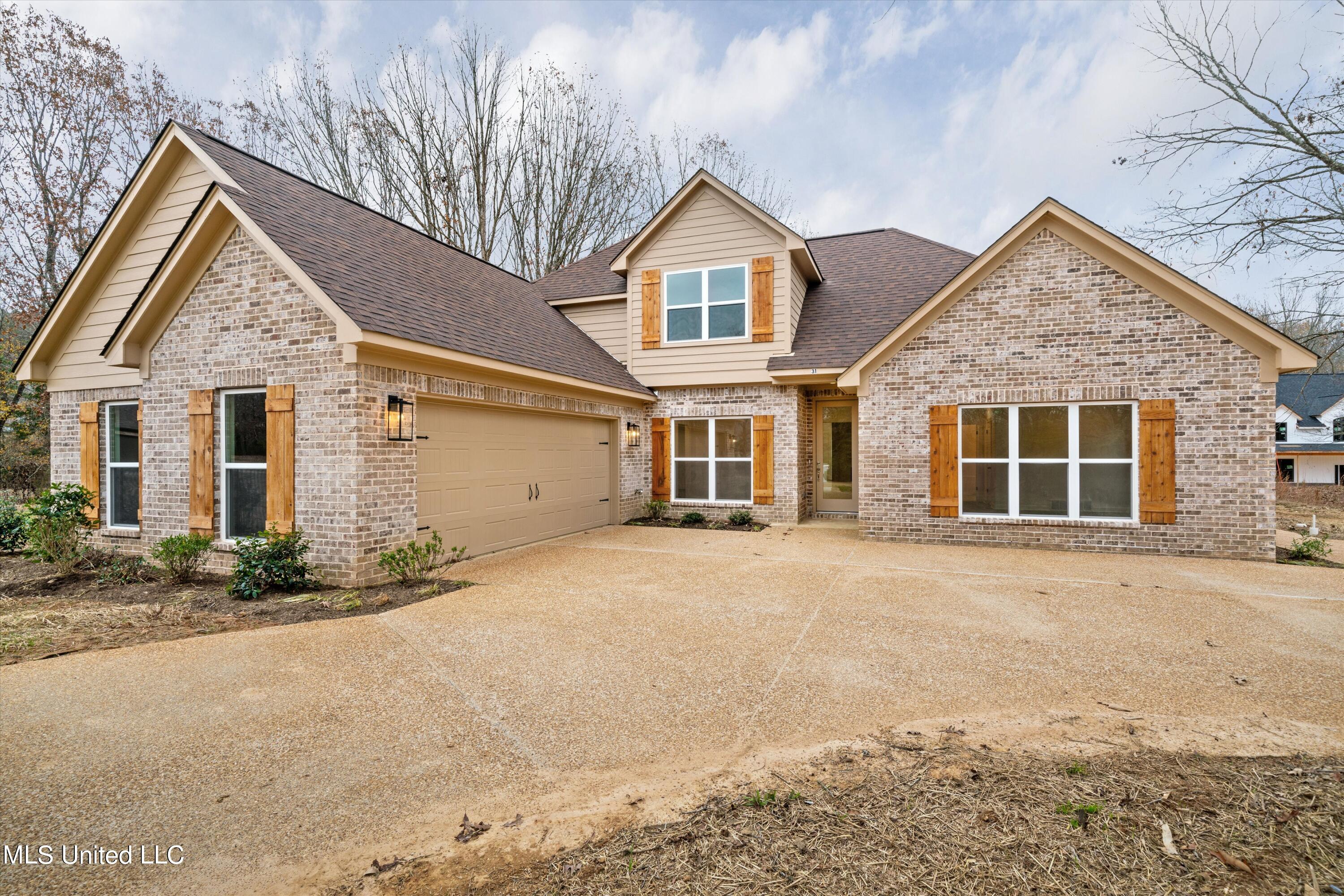 31 Scattered Oaks Drive Property Photo 1