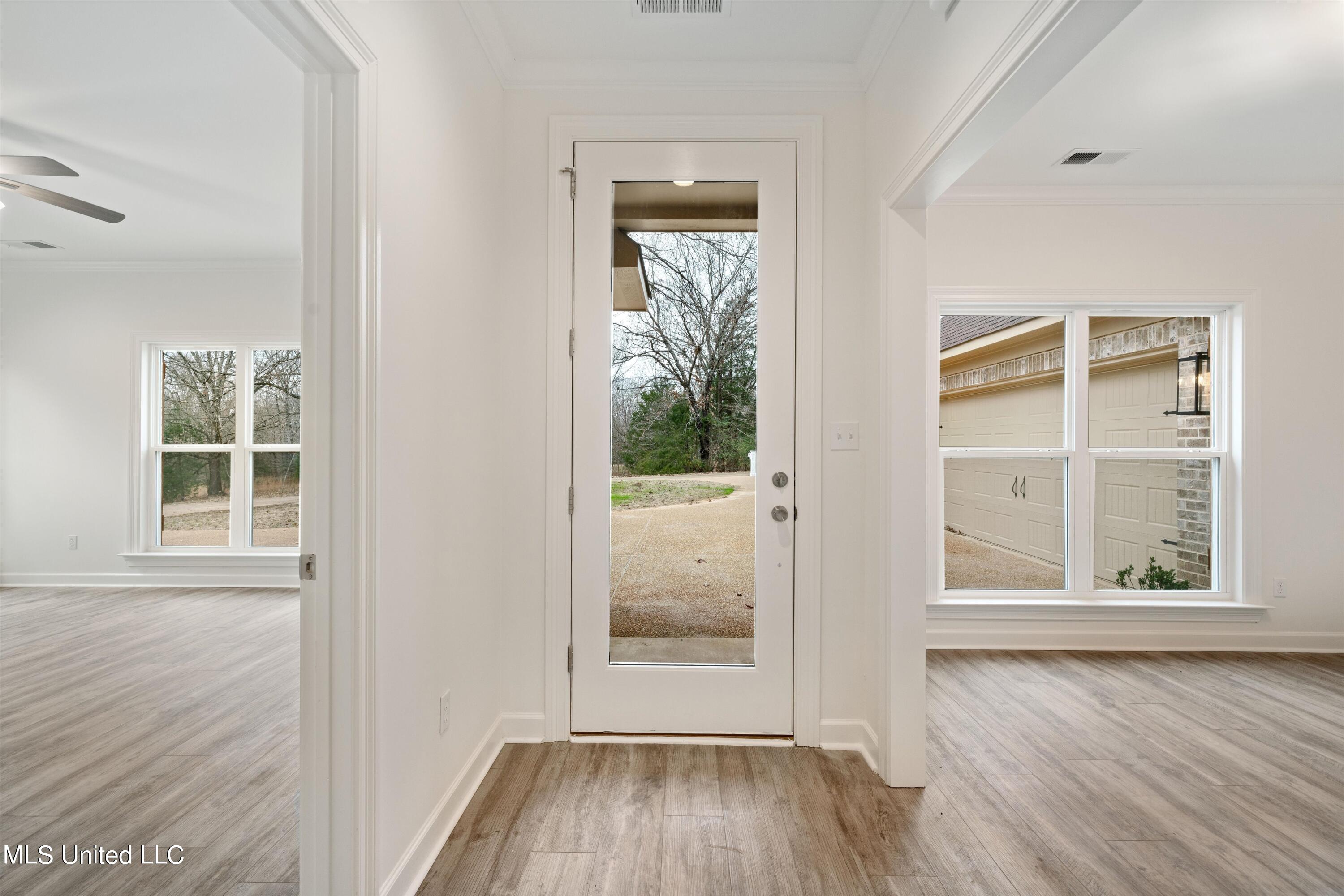 31 Scattered Oaks Drive Property Photo 5