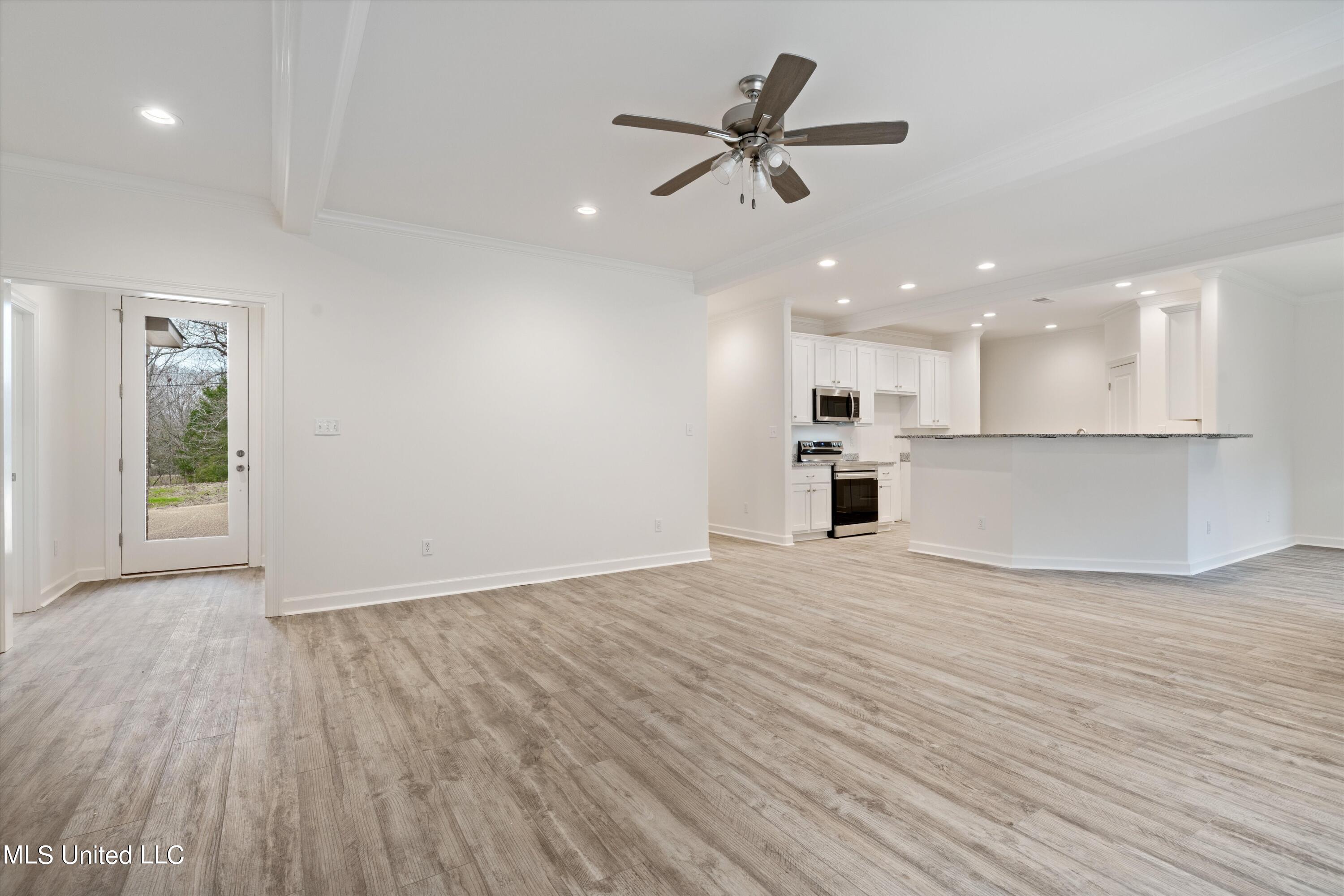 31 Scattered Oaks Drive Property Photo 9