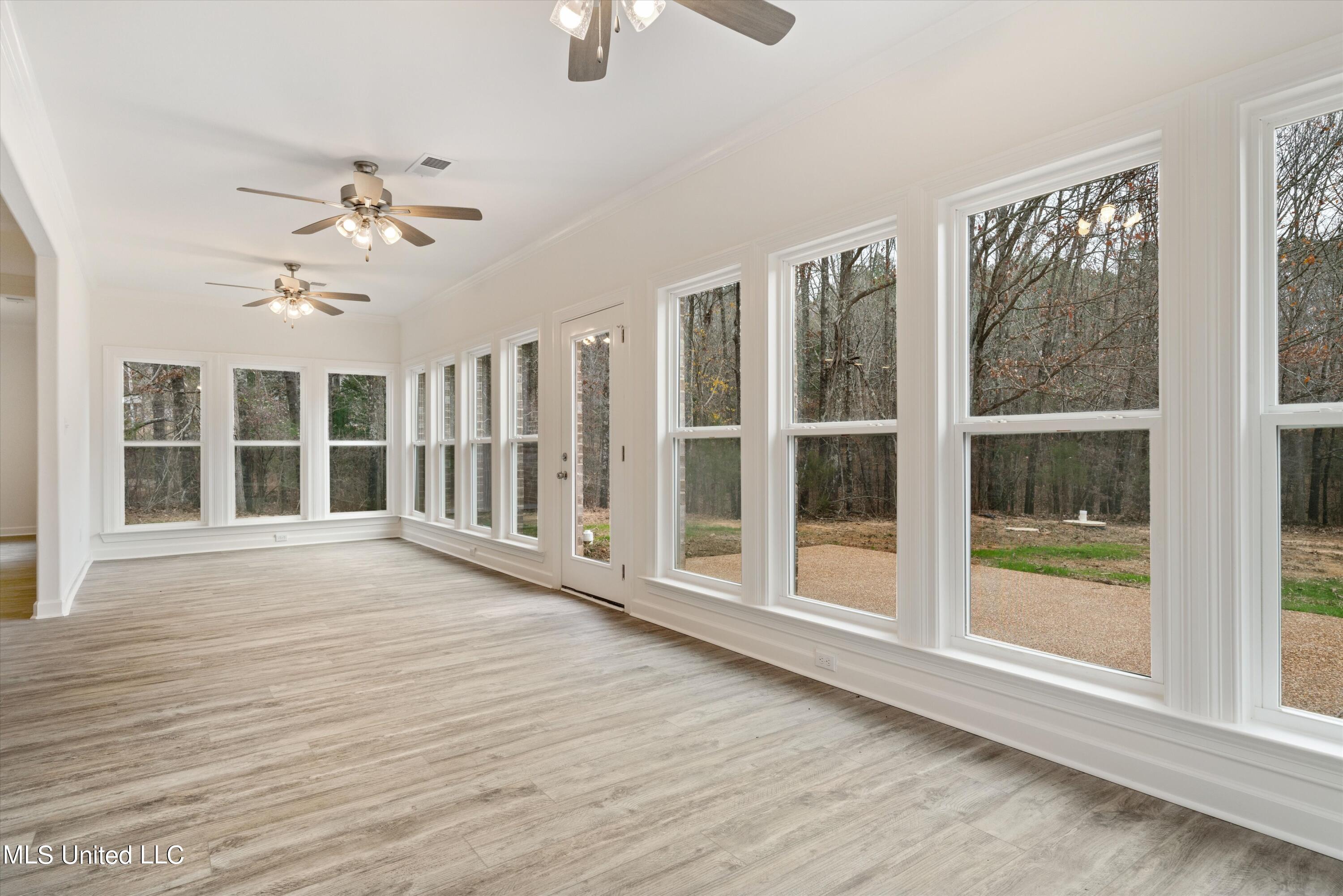 31 Scattered Oaks Drive Property Photo 10